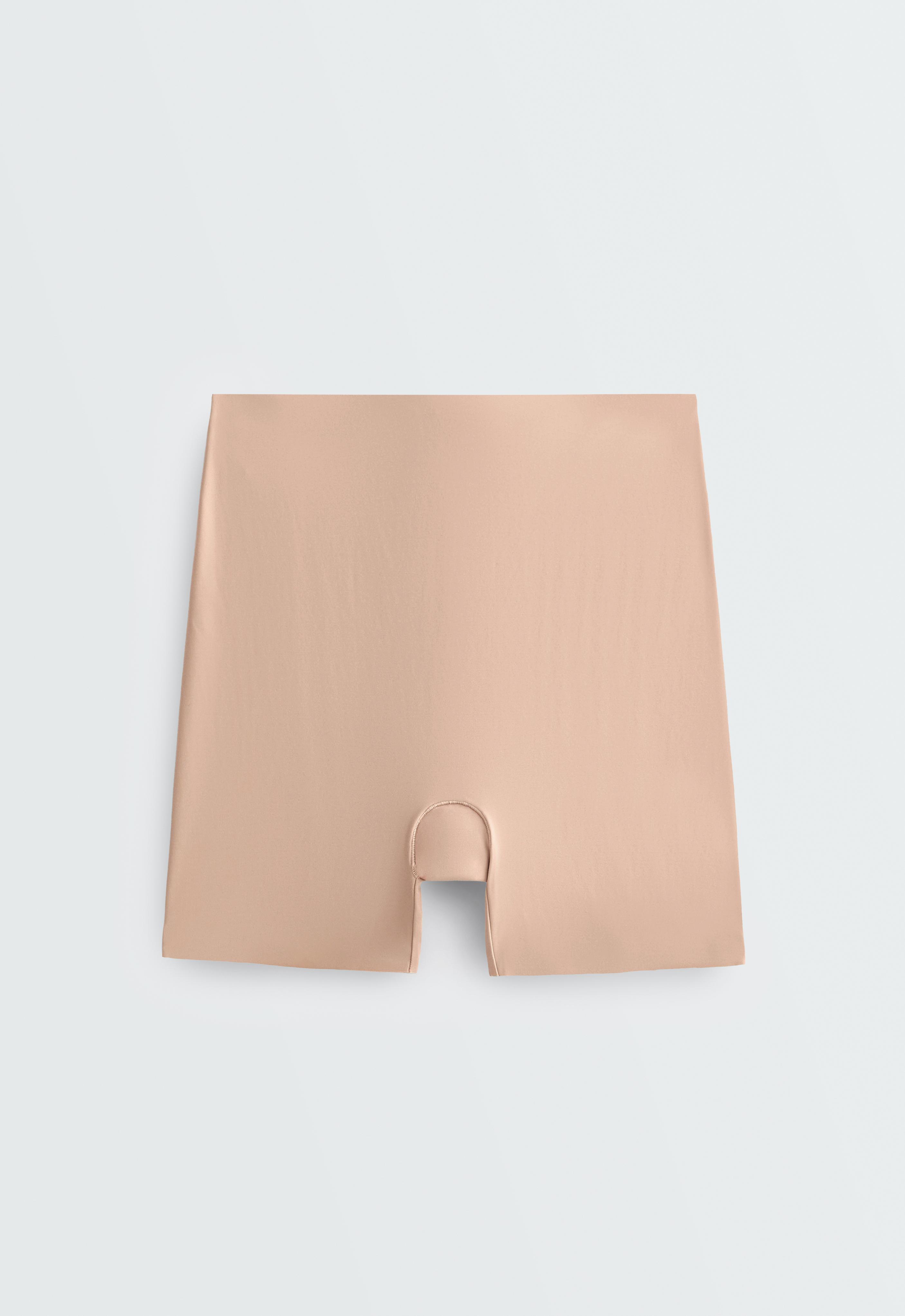 High-waisted invisible laser-cut hot pants