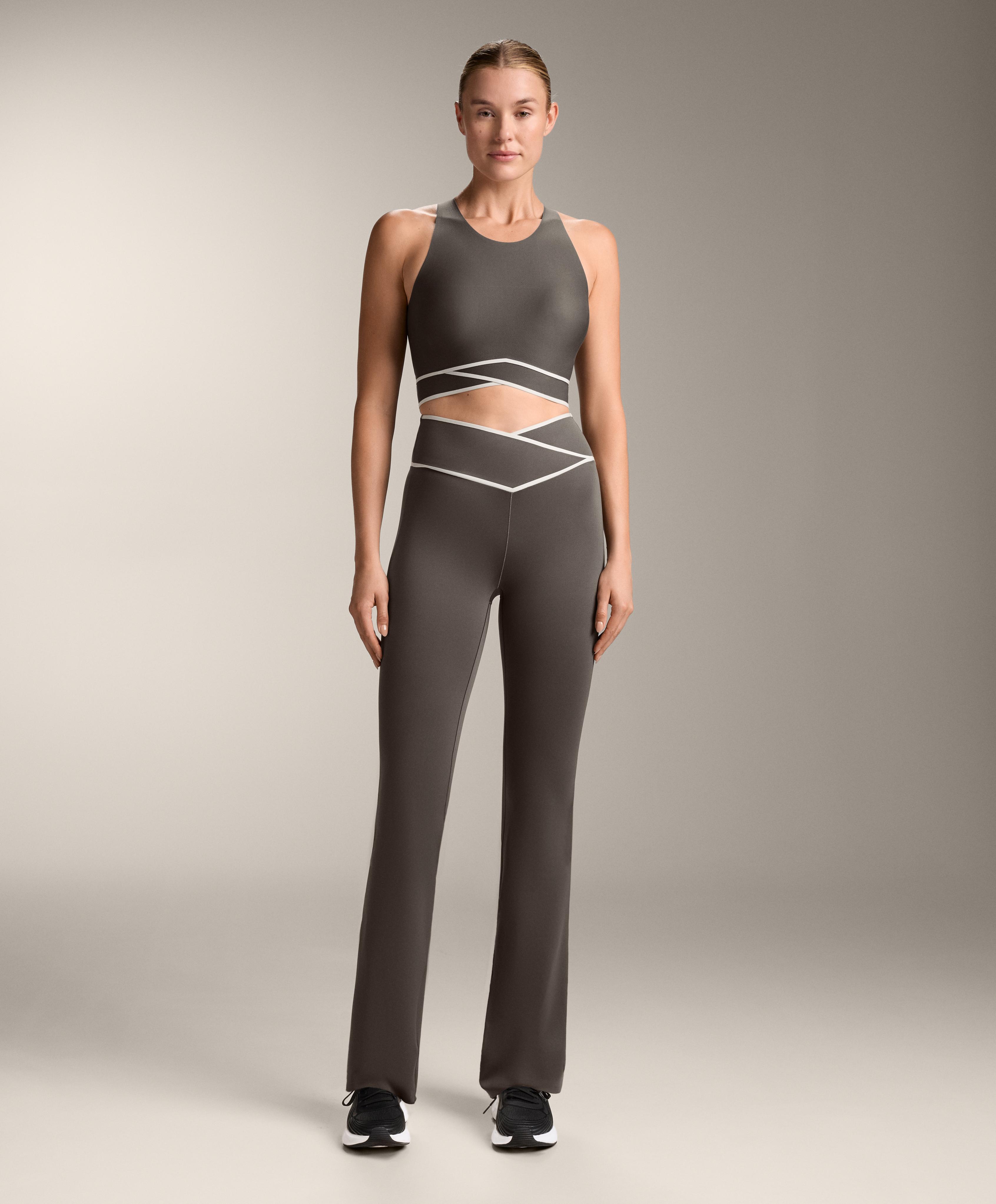 Total look perfect adapt flare carbón - Rebajas