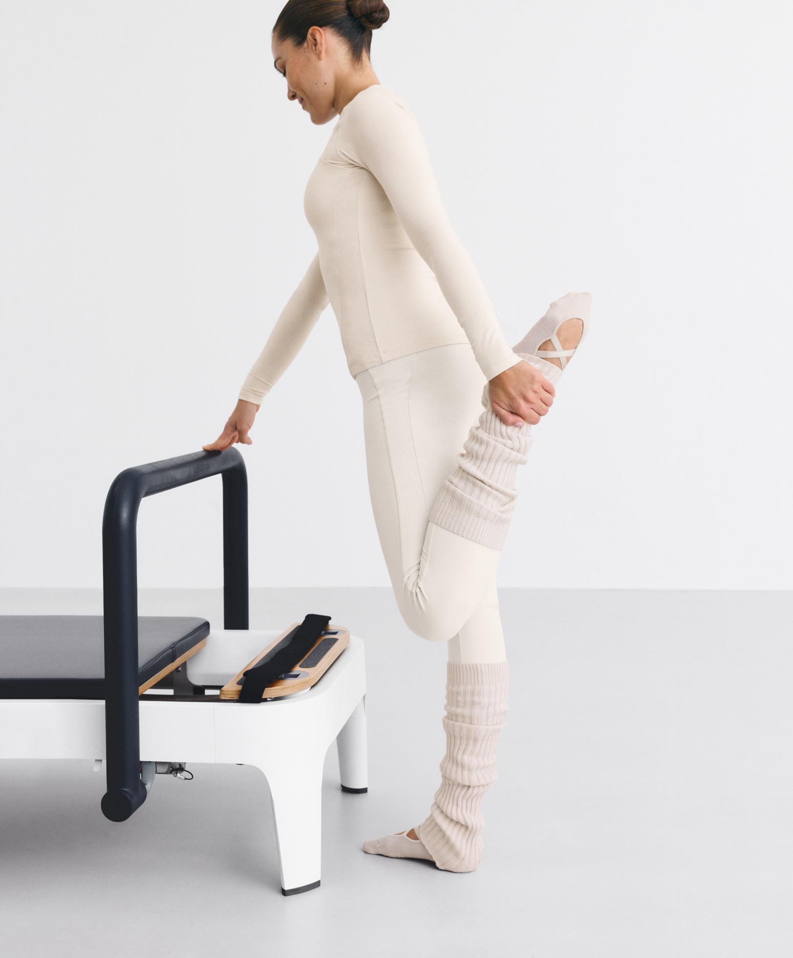 2 pairs of crossover cotton blend yoga and Pilates sneaker socks — SAND