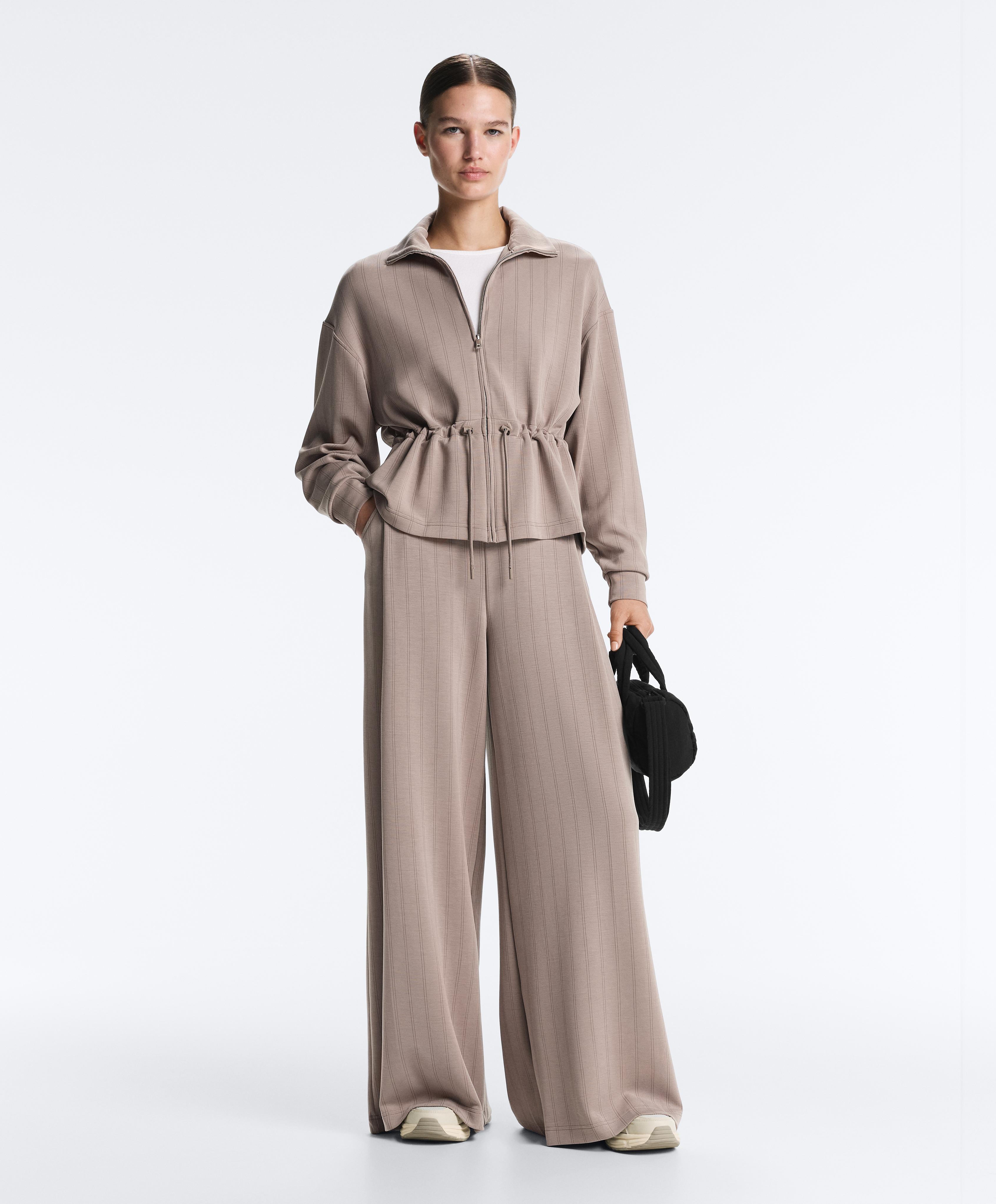 Total look ancho rayas con modal tacto suave topo claro Total look ancho rayas con modal tacto suave topo claro