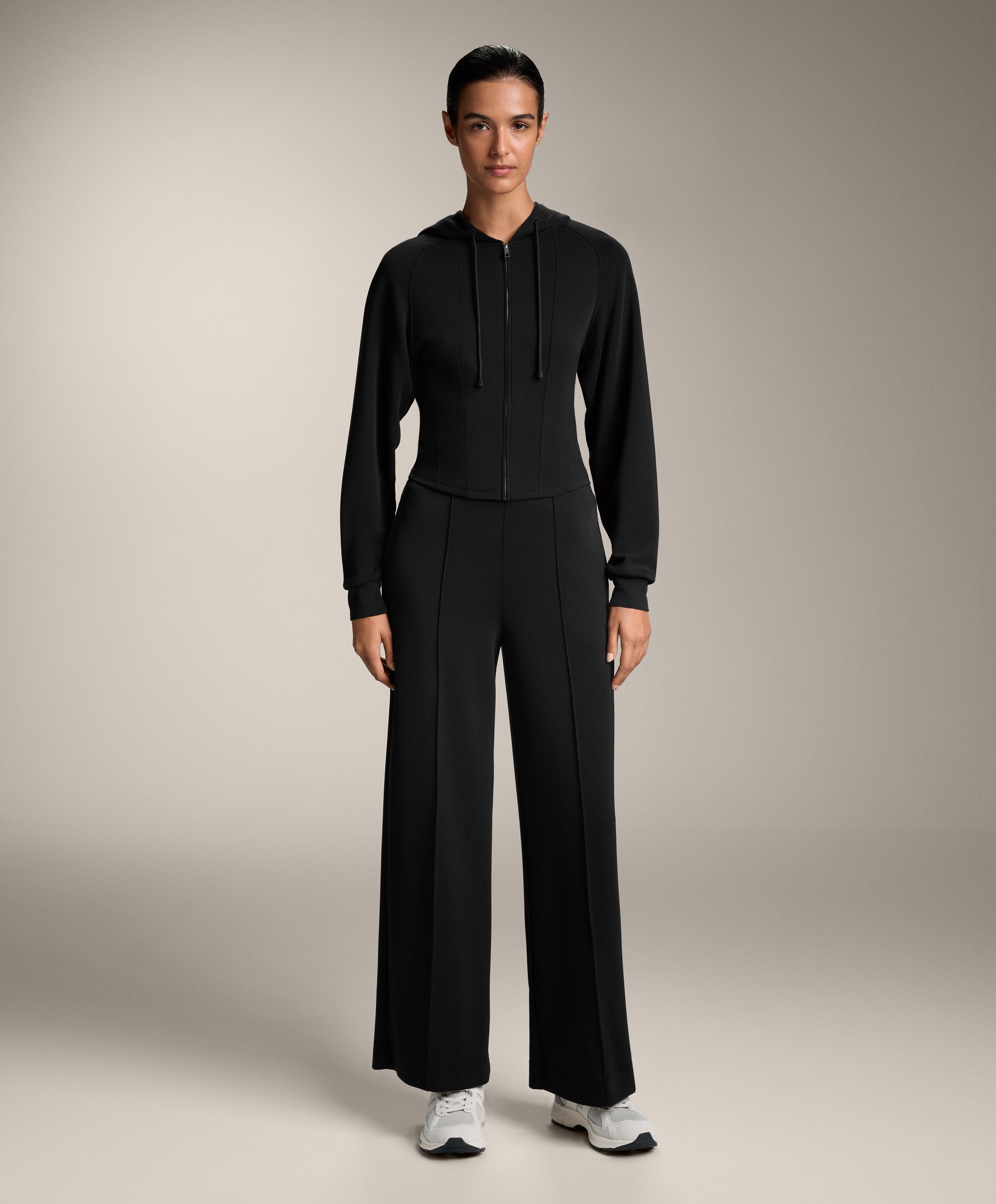 Přiléhavá crop bunda s kapucí a s látkou modal hebká na dotek - Slevy Přiléhavá crop bunda s kapucí a s látkou modal hebká na dotek - Slevy