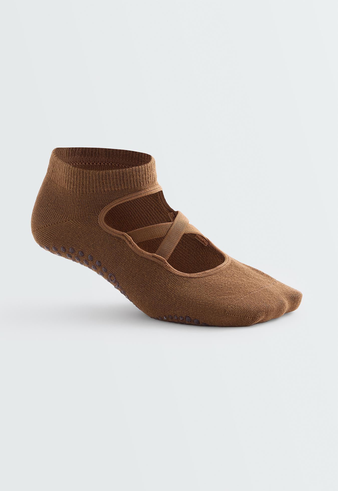 2 pairs of cotton blend crossover strap yoga and Pilates sneaker socks — BURNT YELLOW