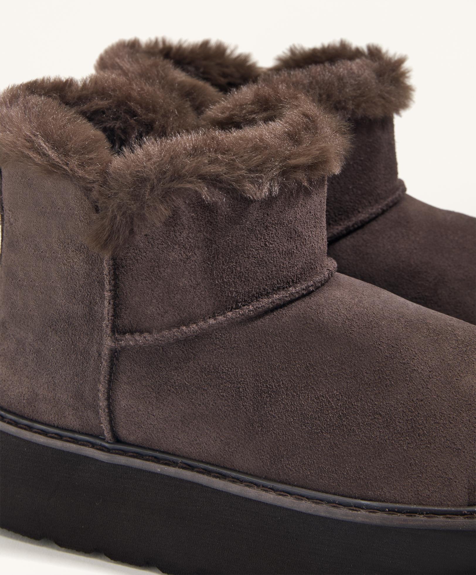 Leather platform boot