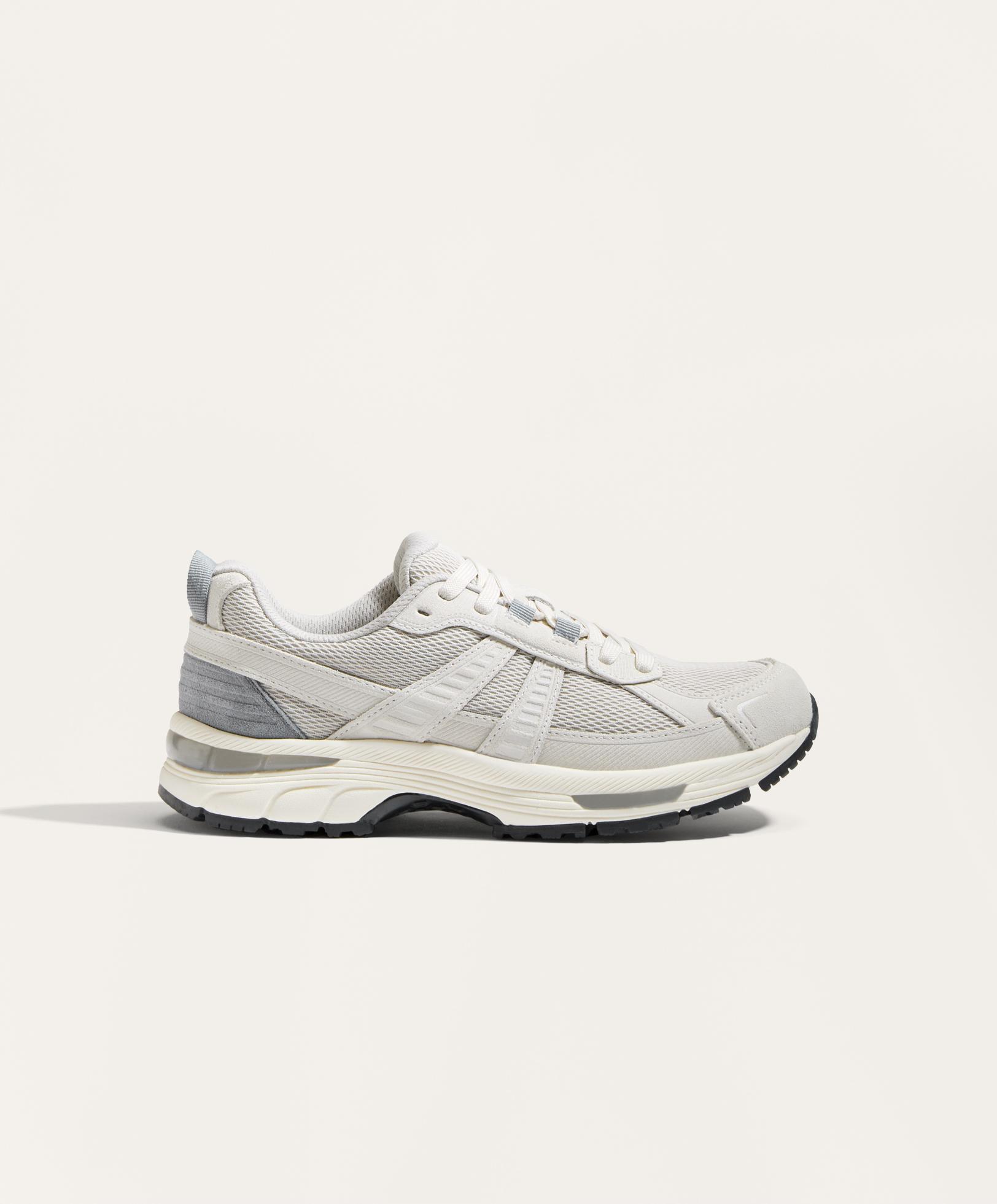 Running-style split-leather trainers