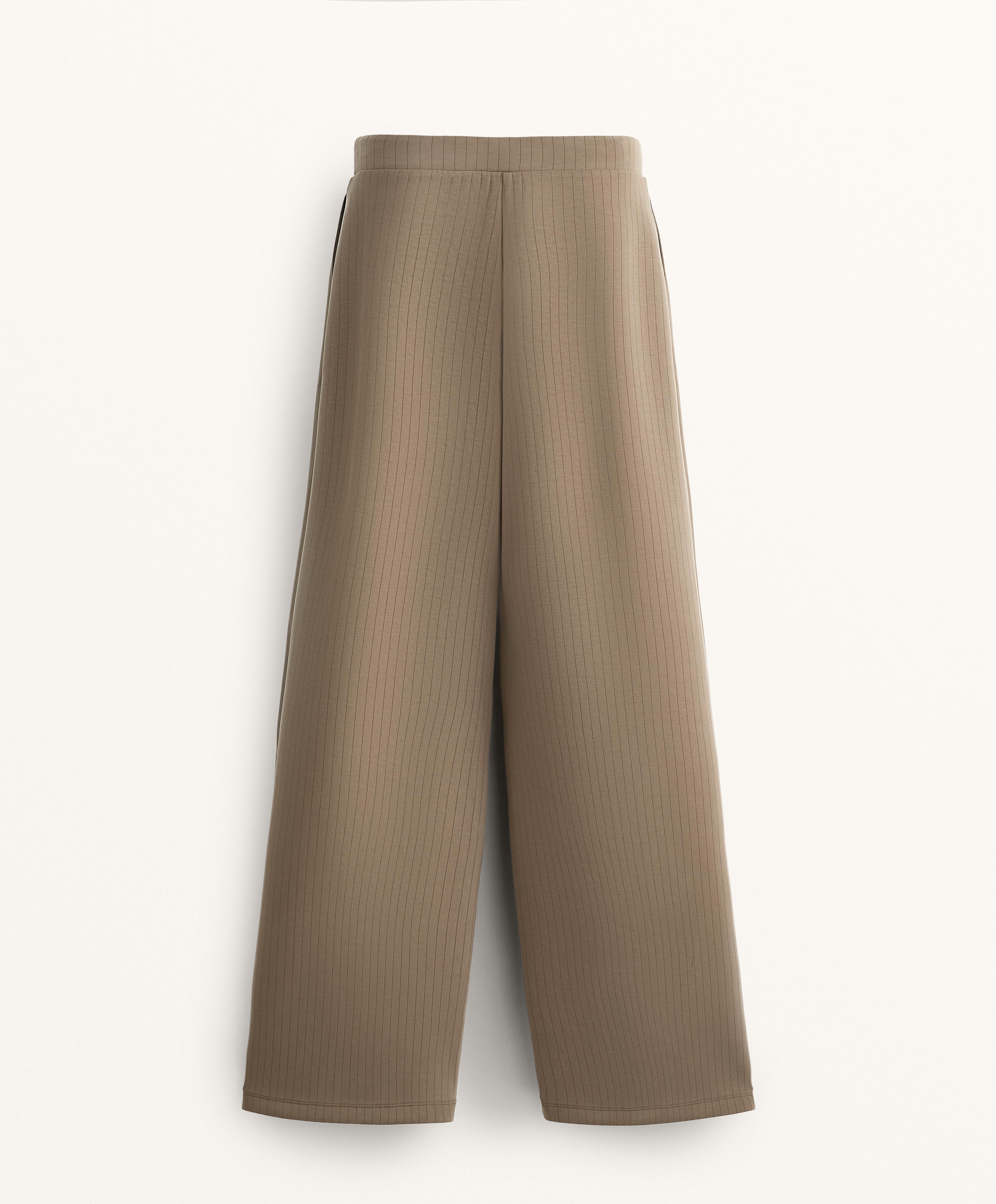 Prugaste ravne pantalone od Modala, mekane na dodir