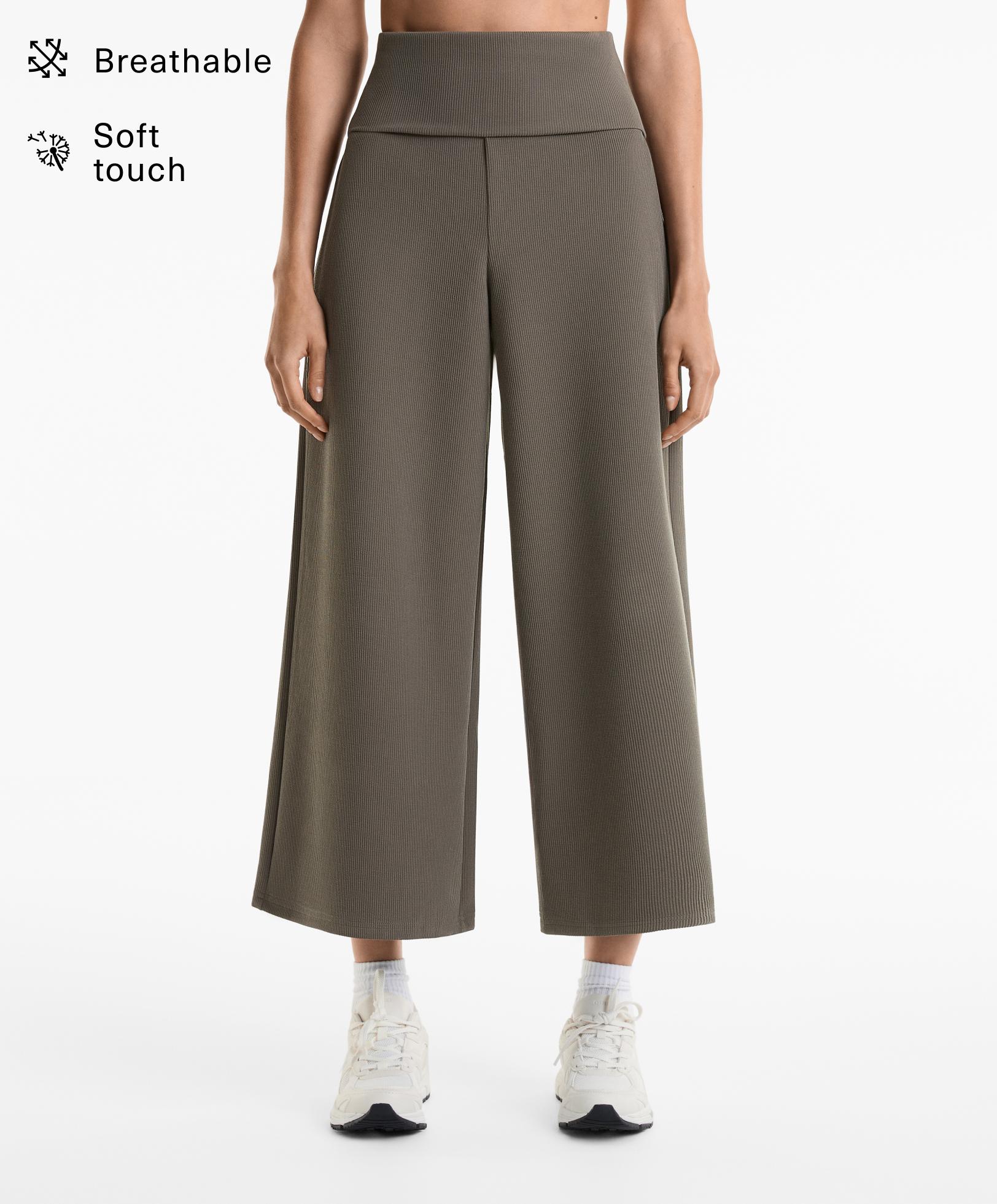 Vid ribbad byxa med uppvikt midja 29% modal