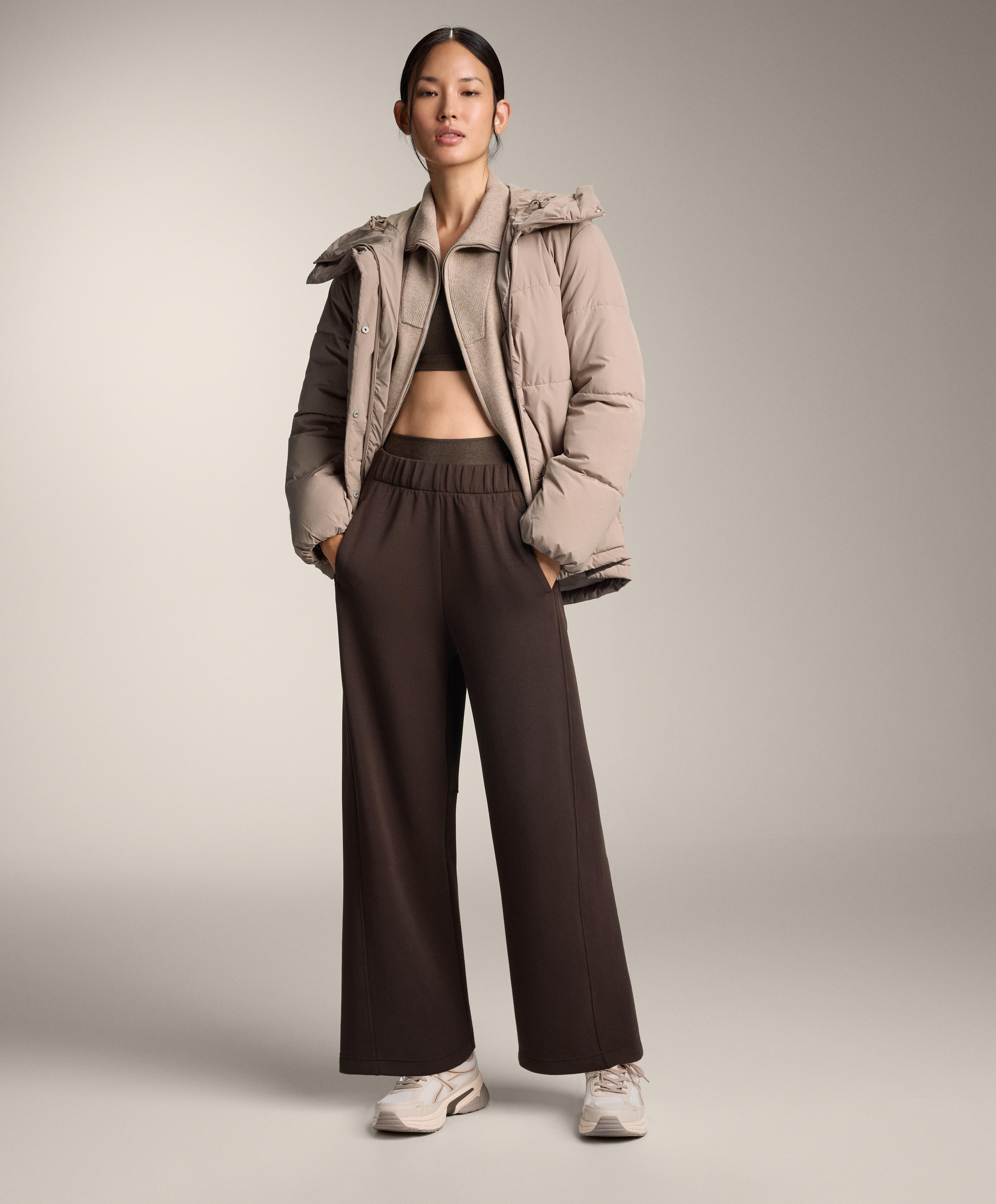 Pantalón recto con modal tacto suave.