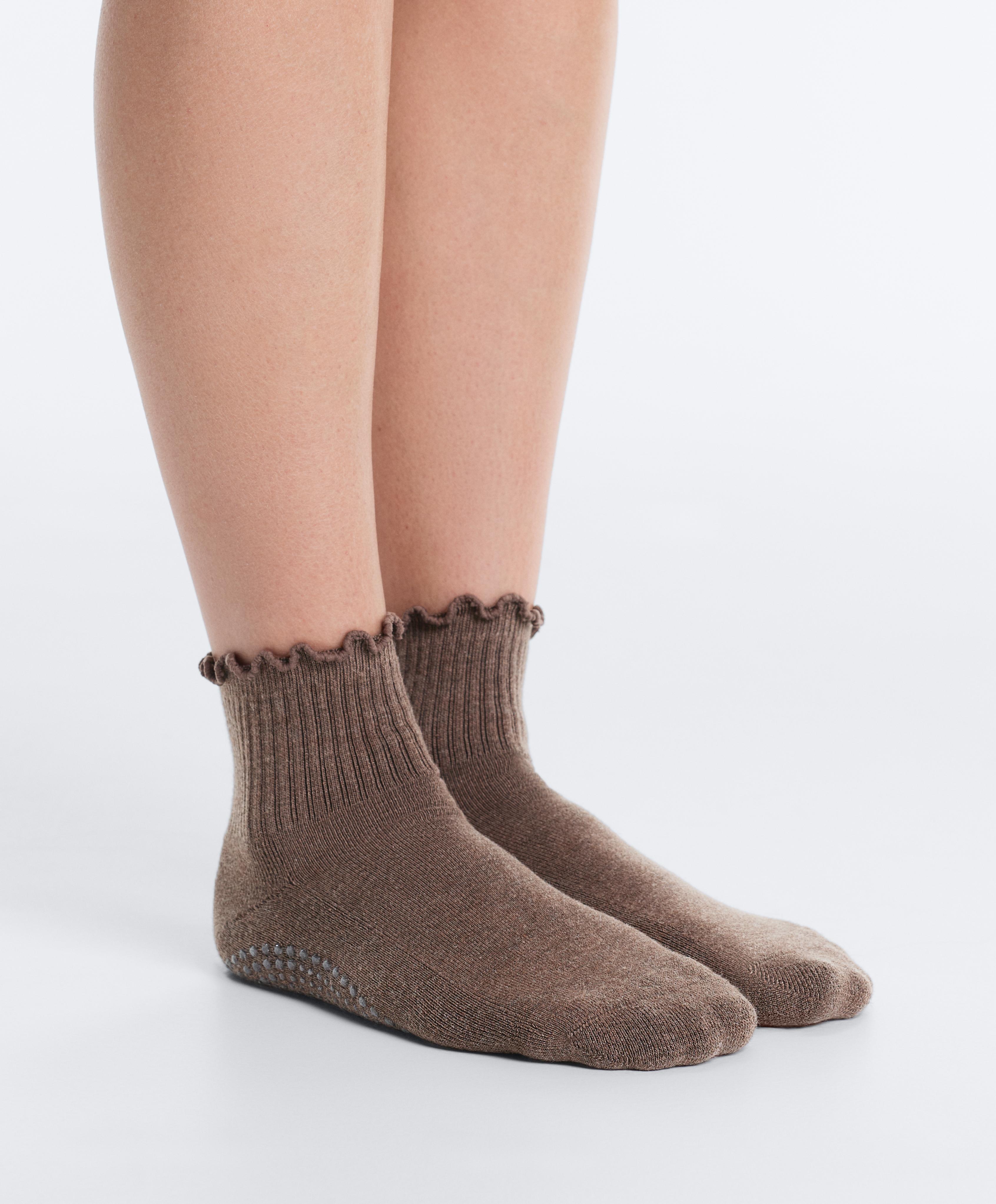 2 pairs of cotton curling quarter yoga and Pilates socks — PALE TAN