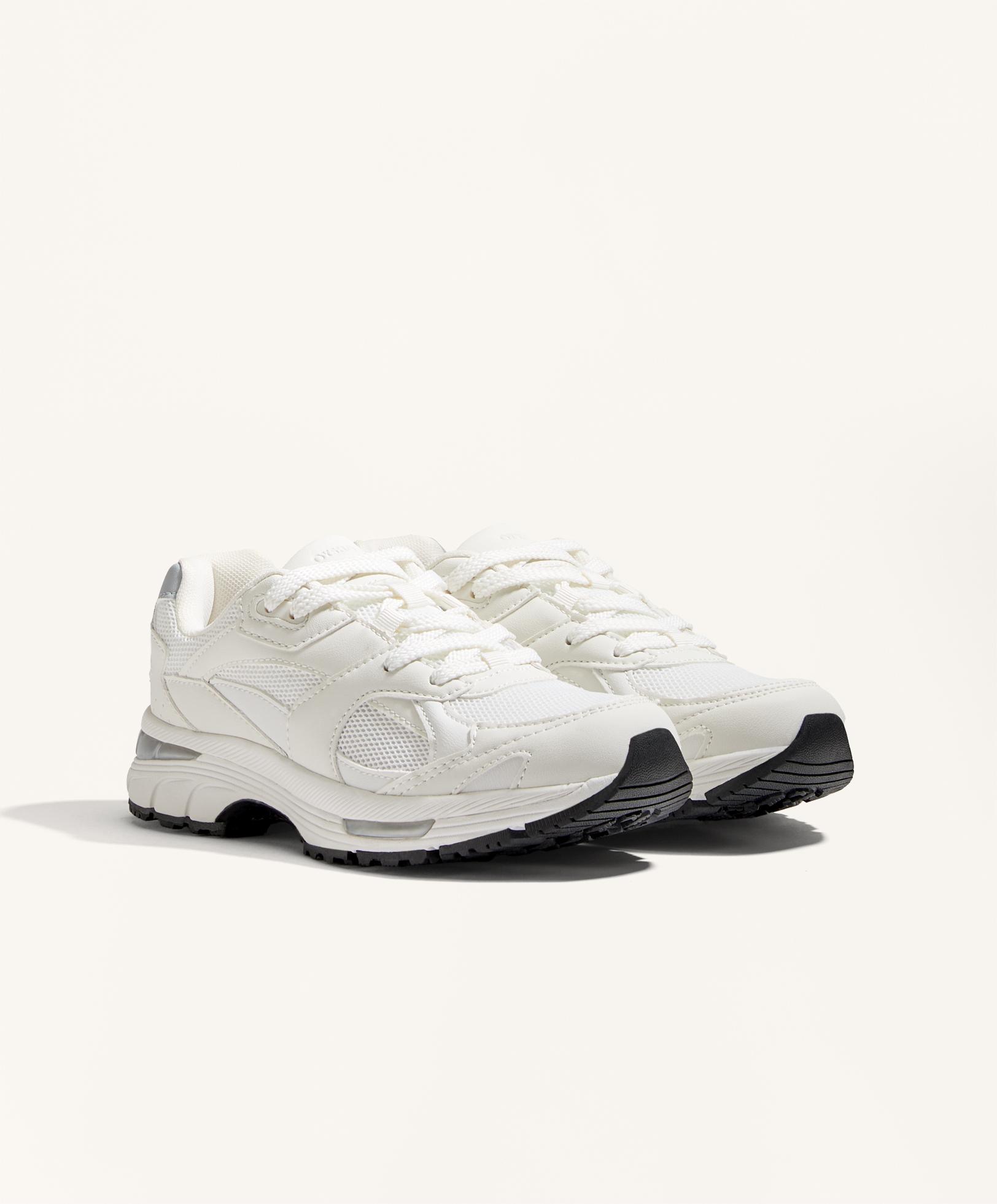 Running style shoe Running style shoe