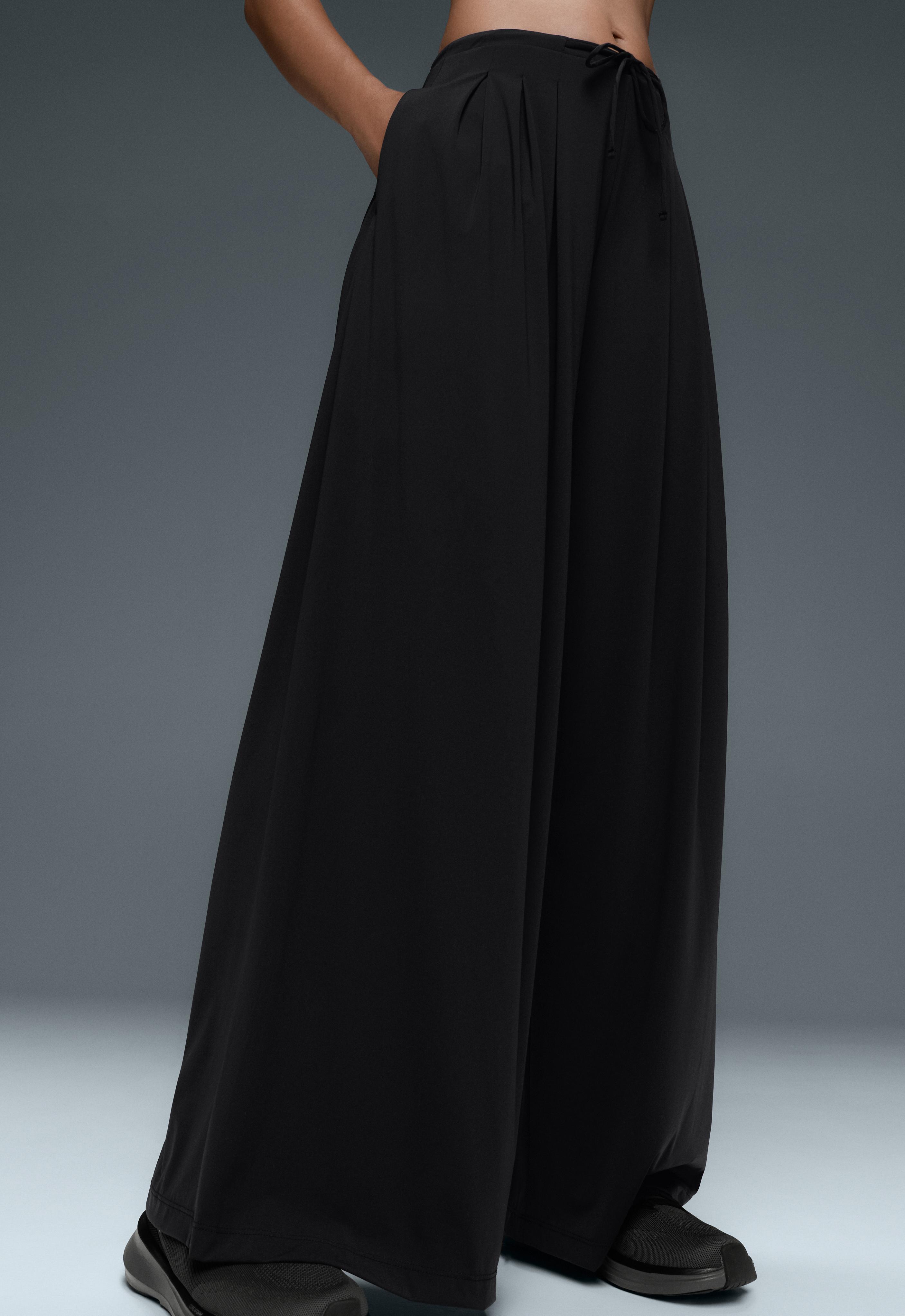 Light Touch pleated wide-leg trousers — BLACK
