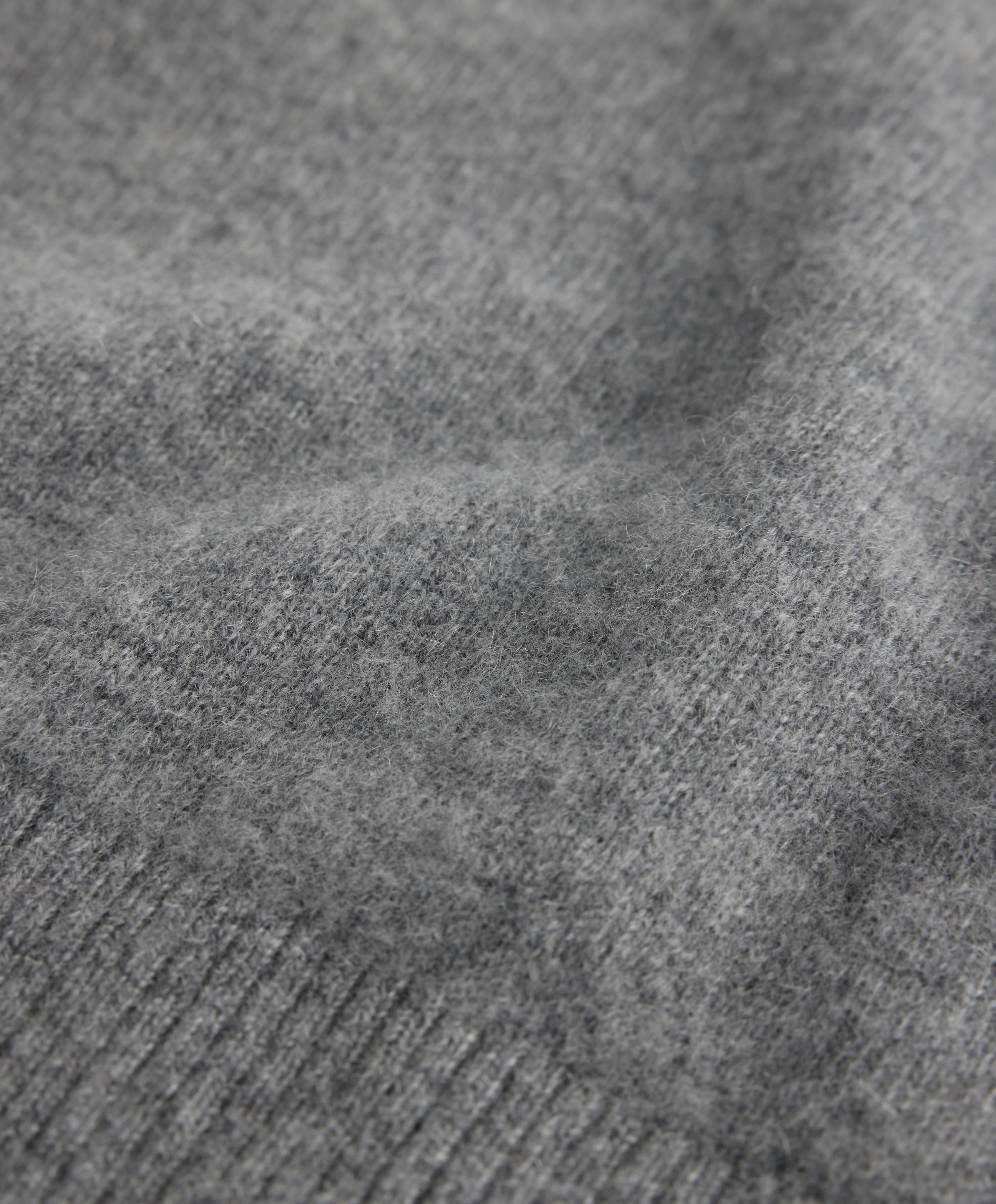 100% cashmere knit round-neck jumper