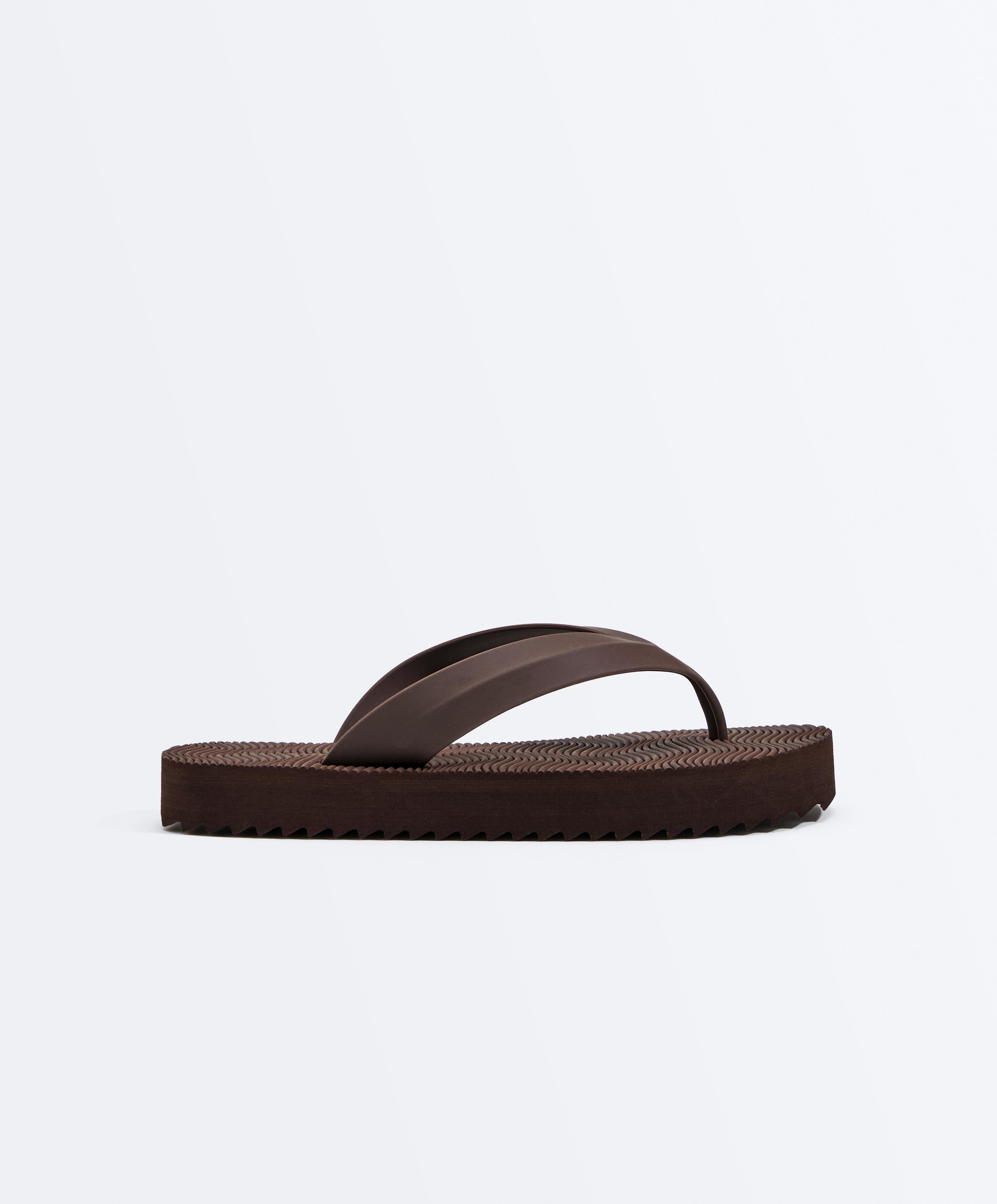 Textured platform beach sandals Textured platform beach sandals