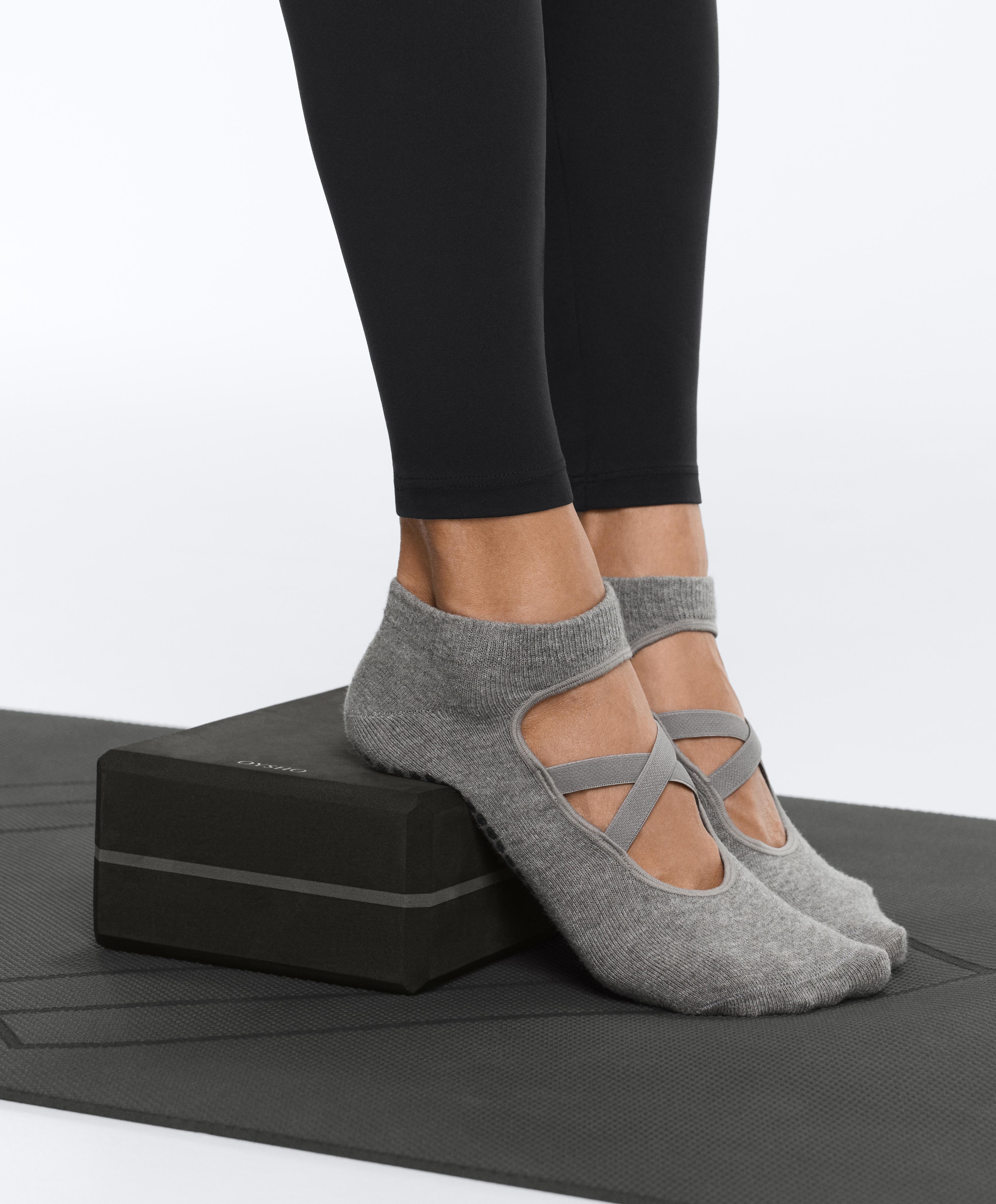 2 pairs of crossover strap cotton blend yoga and Pilates sneaker socks — PALE GREY MELANGE