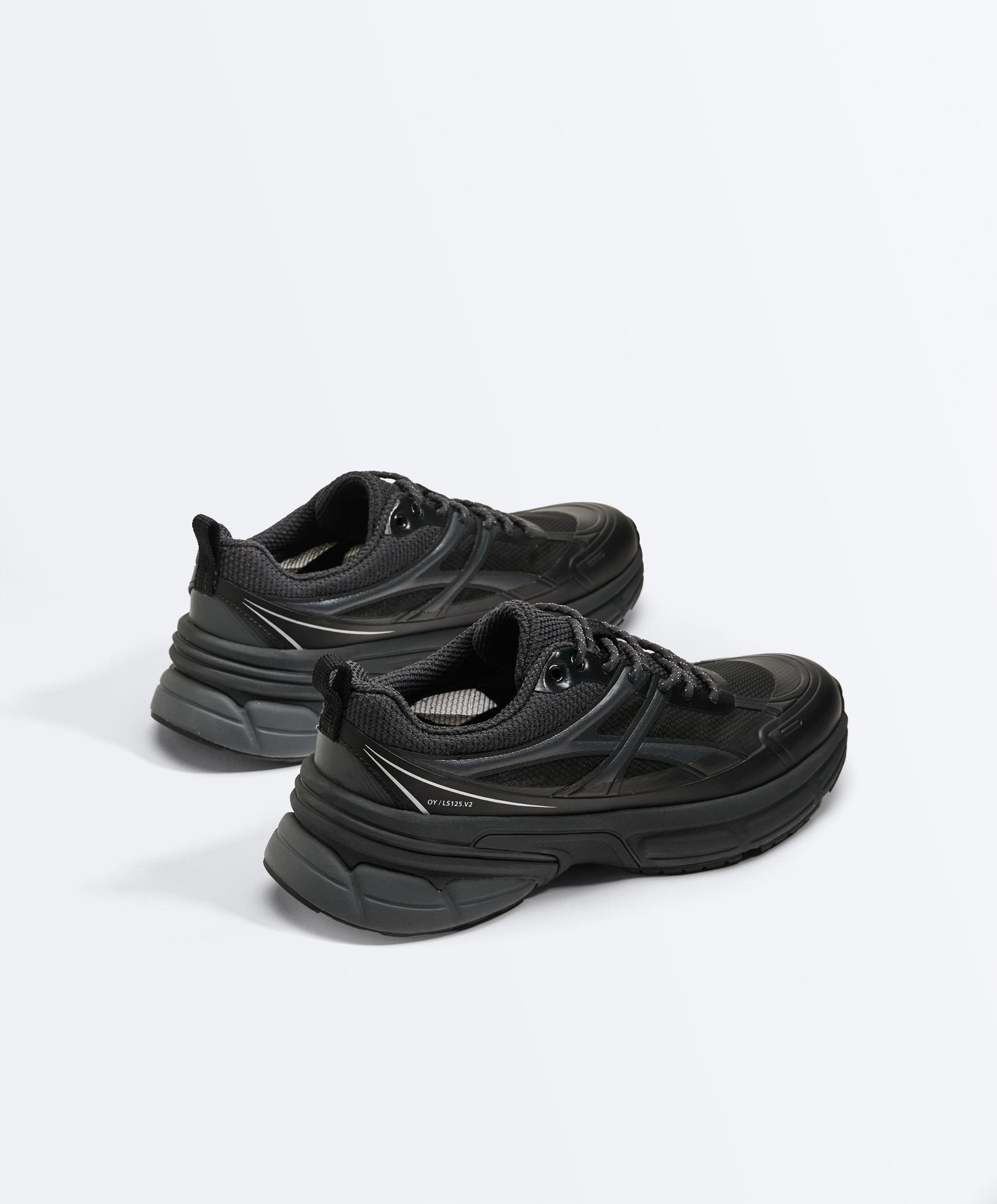 Running-style trainers — BLACK