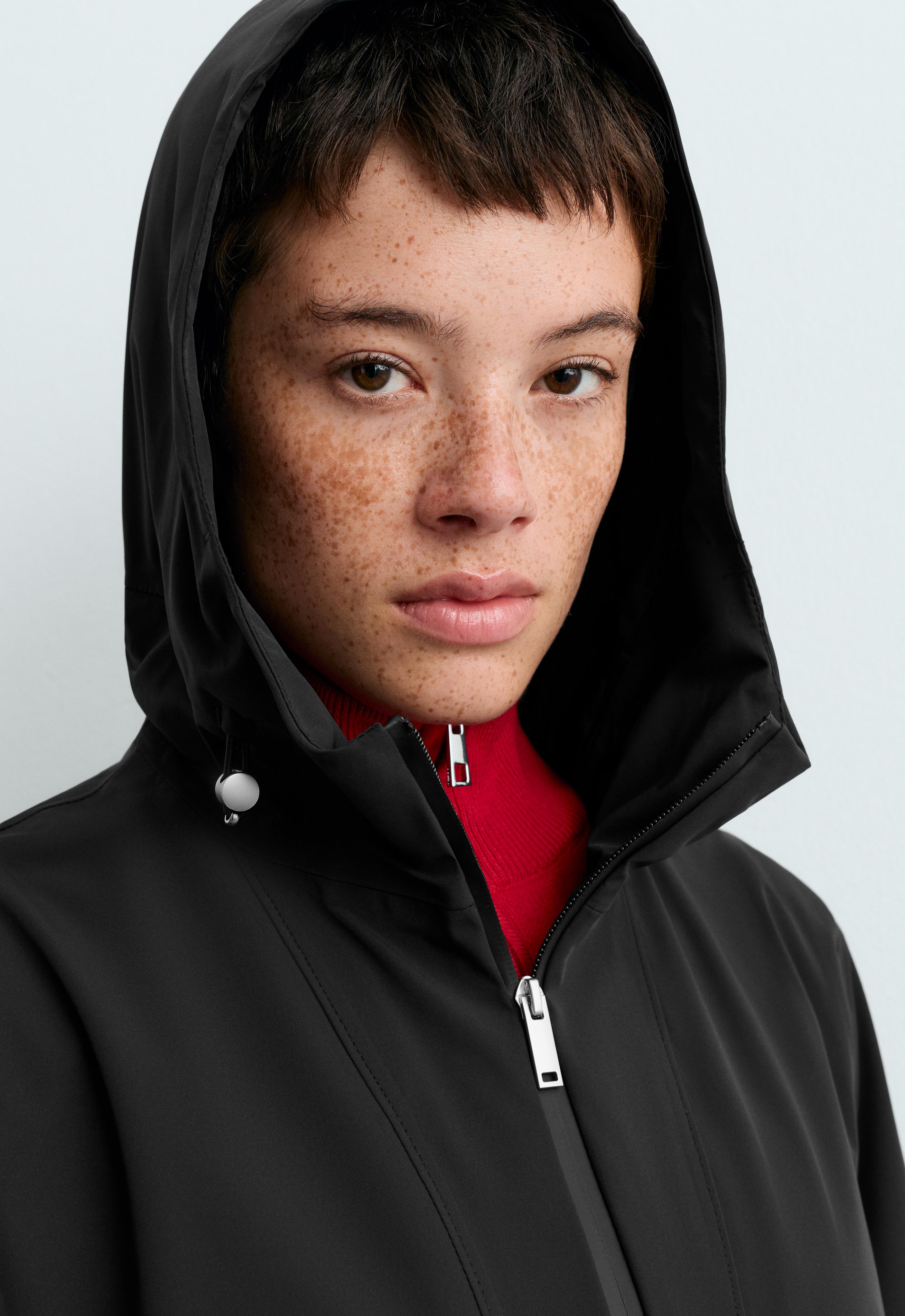 Extra lightweight long 10k waterproof jacket — BLACK