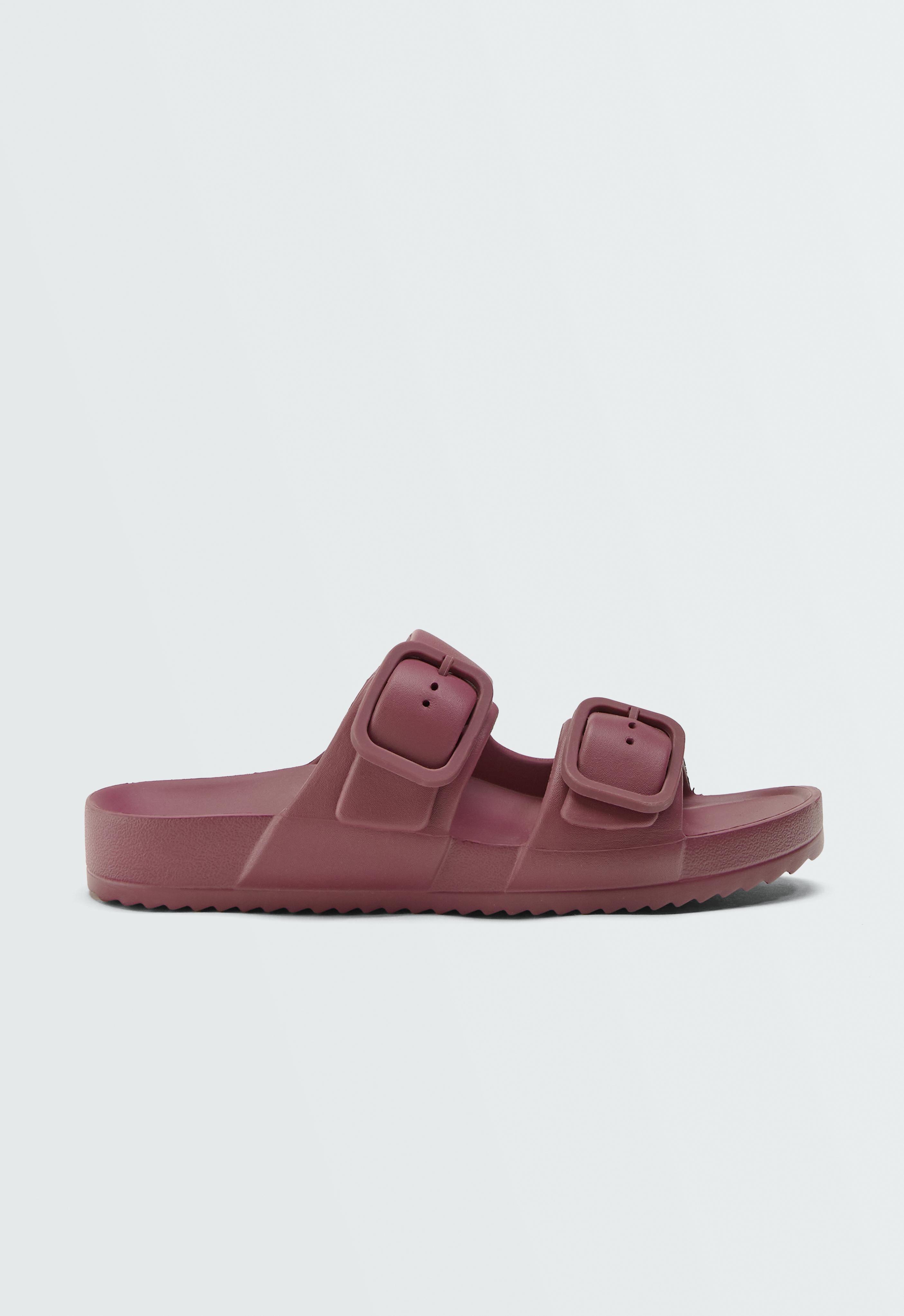 Buckle beach sandals