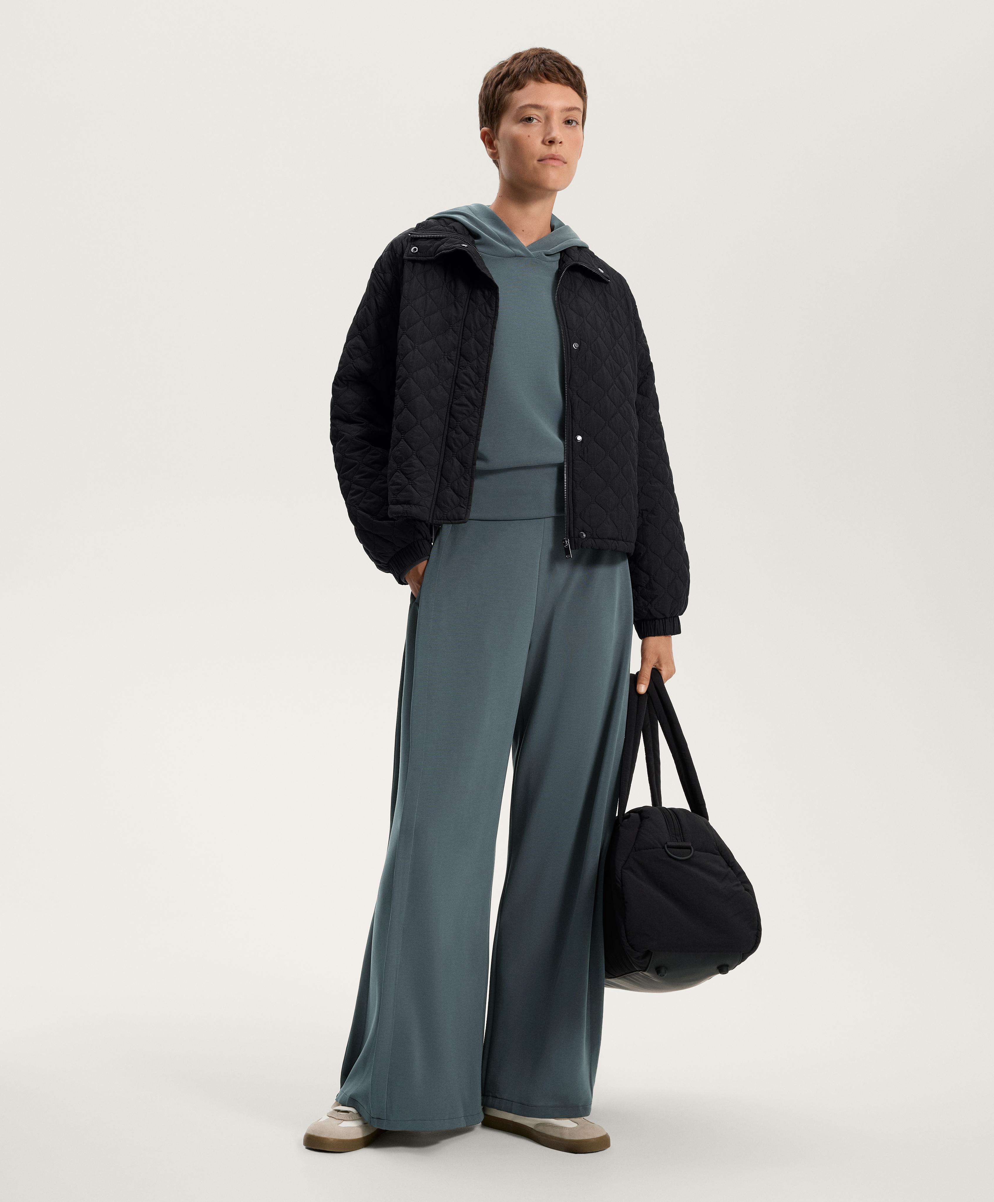 Wide leg broek met zijplooi en zacht aanvoelend modal