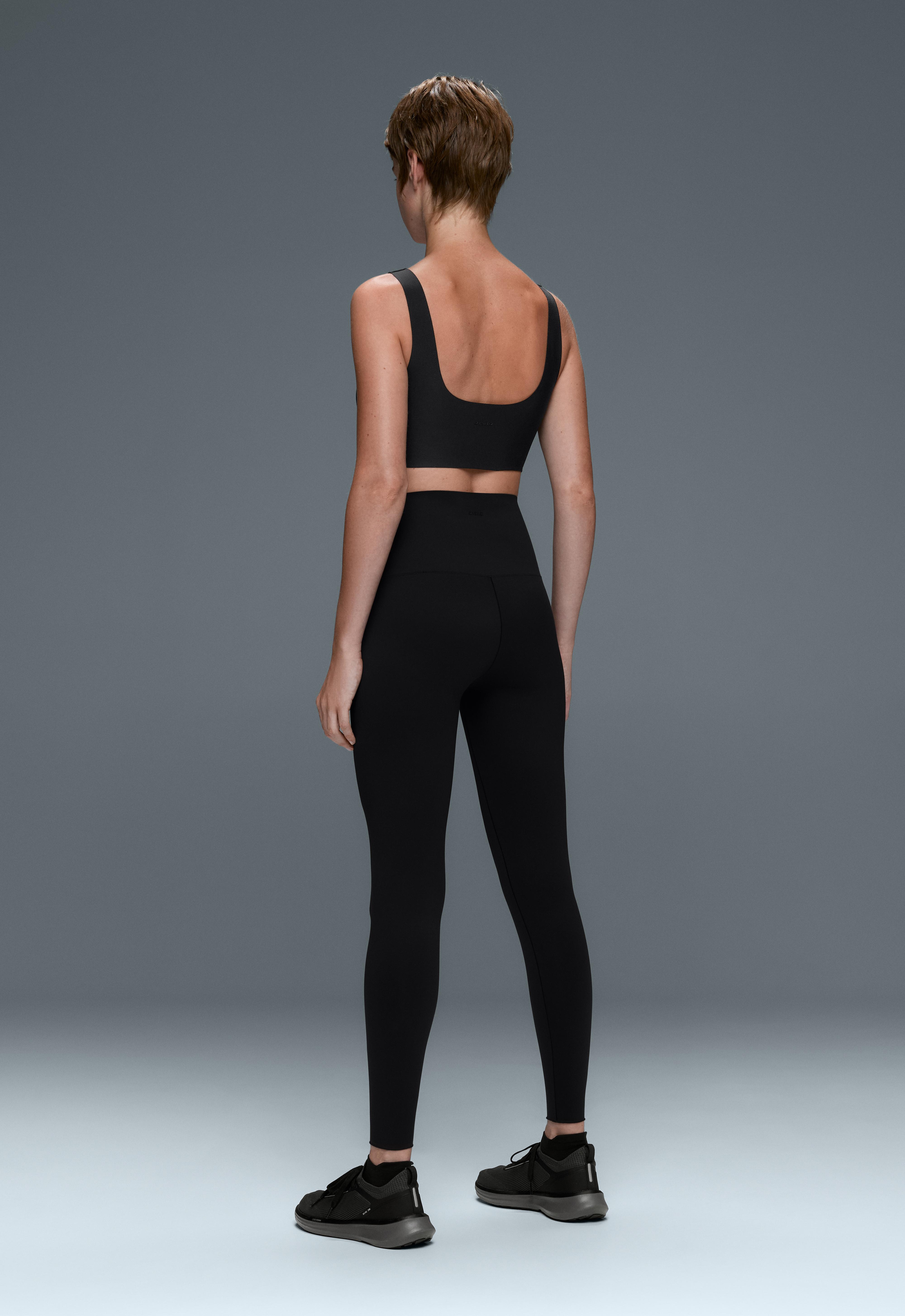 Perfect-adapt medium-support sports bra with cups — BLACK
