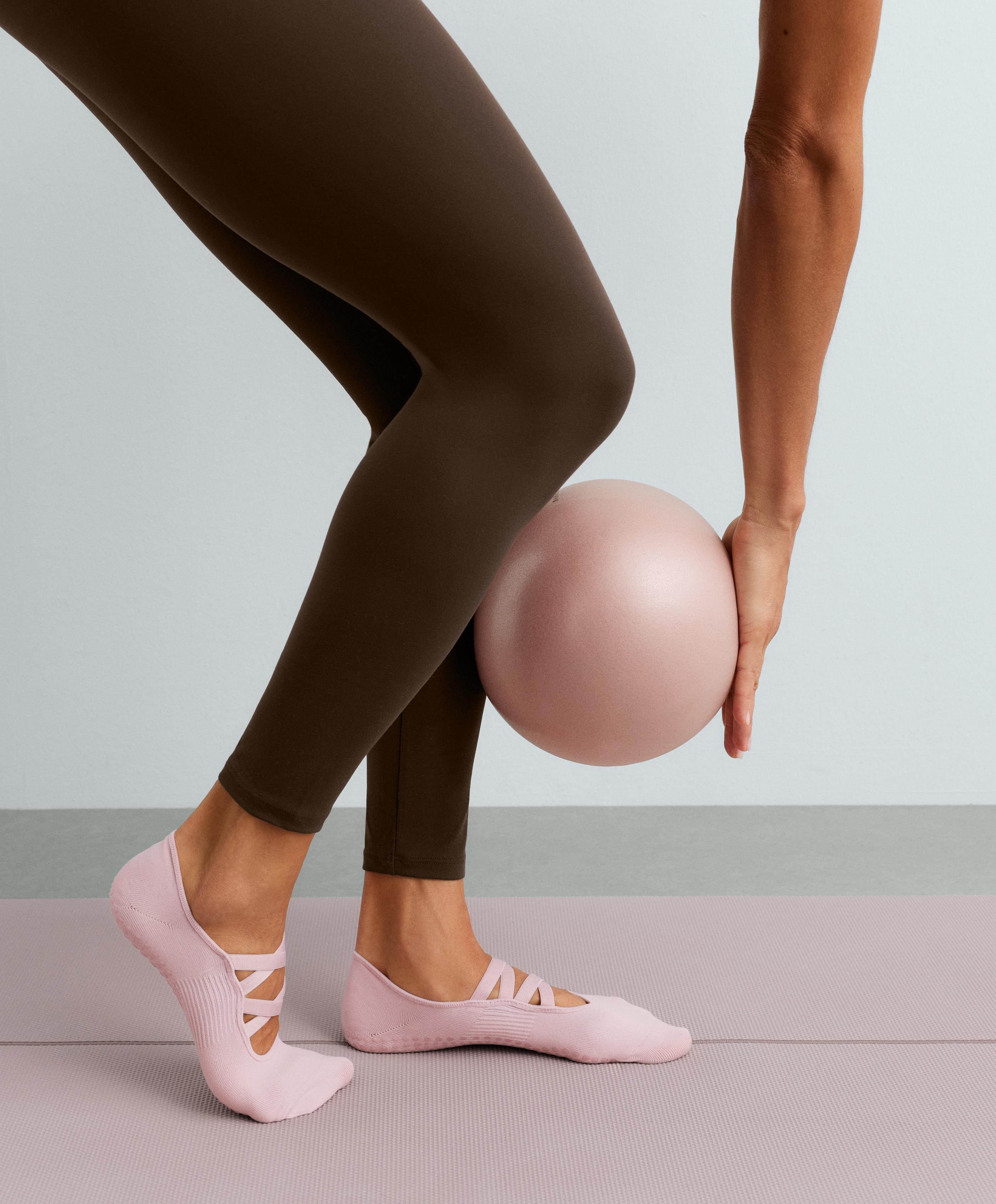 2 pairs of polyamide blend invisible yoga and Pilates socks with double straps — PALE PINK