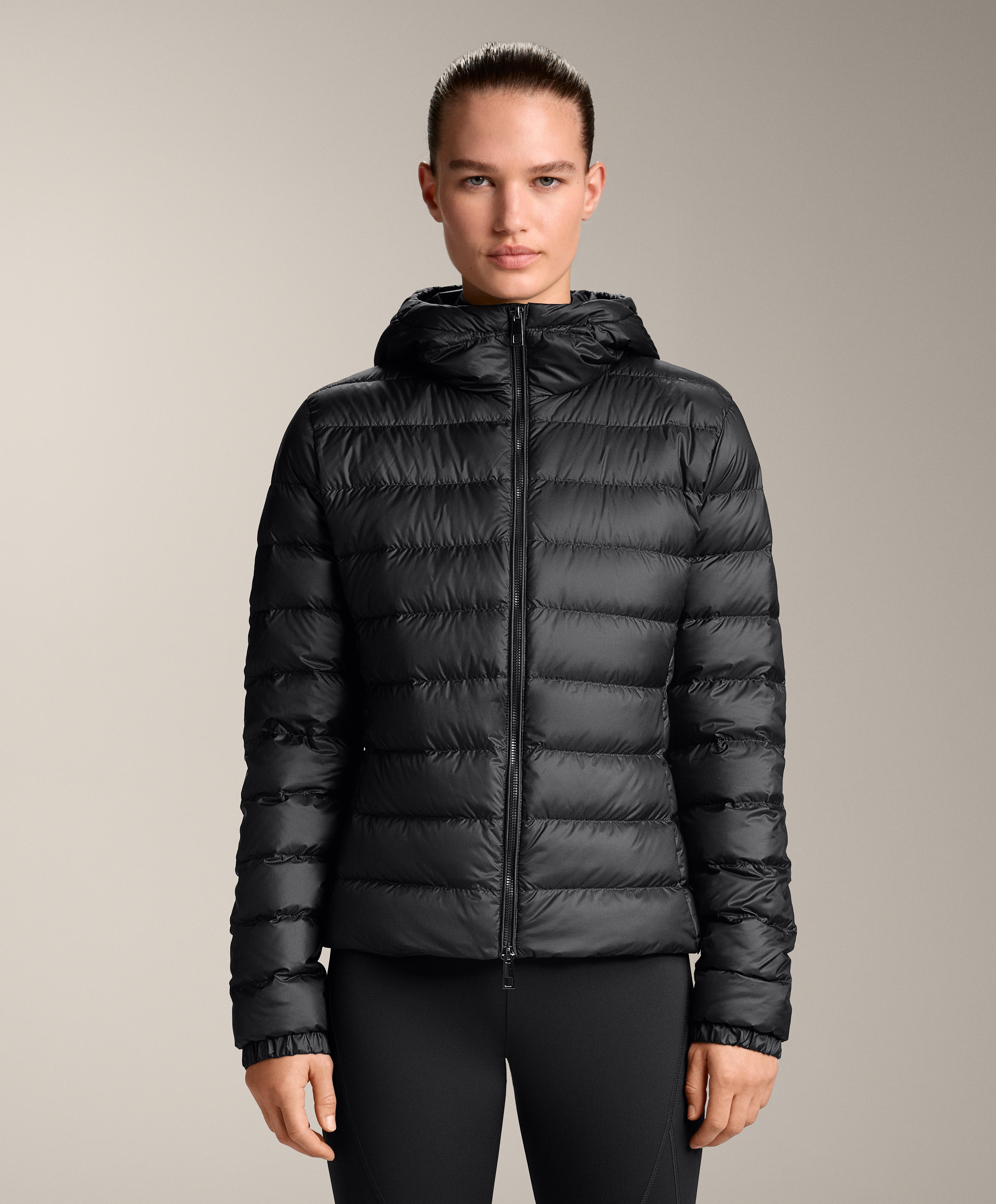 Lightweight packable 100% down water-repellent jacket Lightweight packable 100% down water-repellent jacket