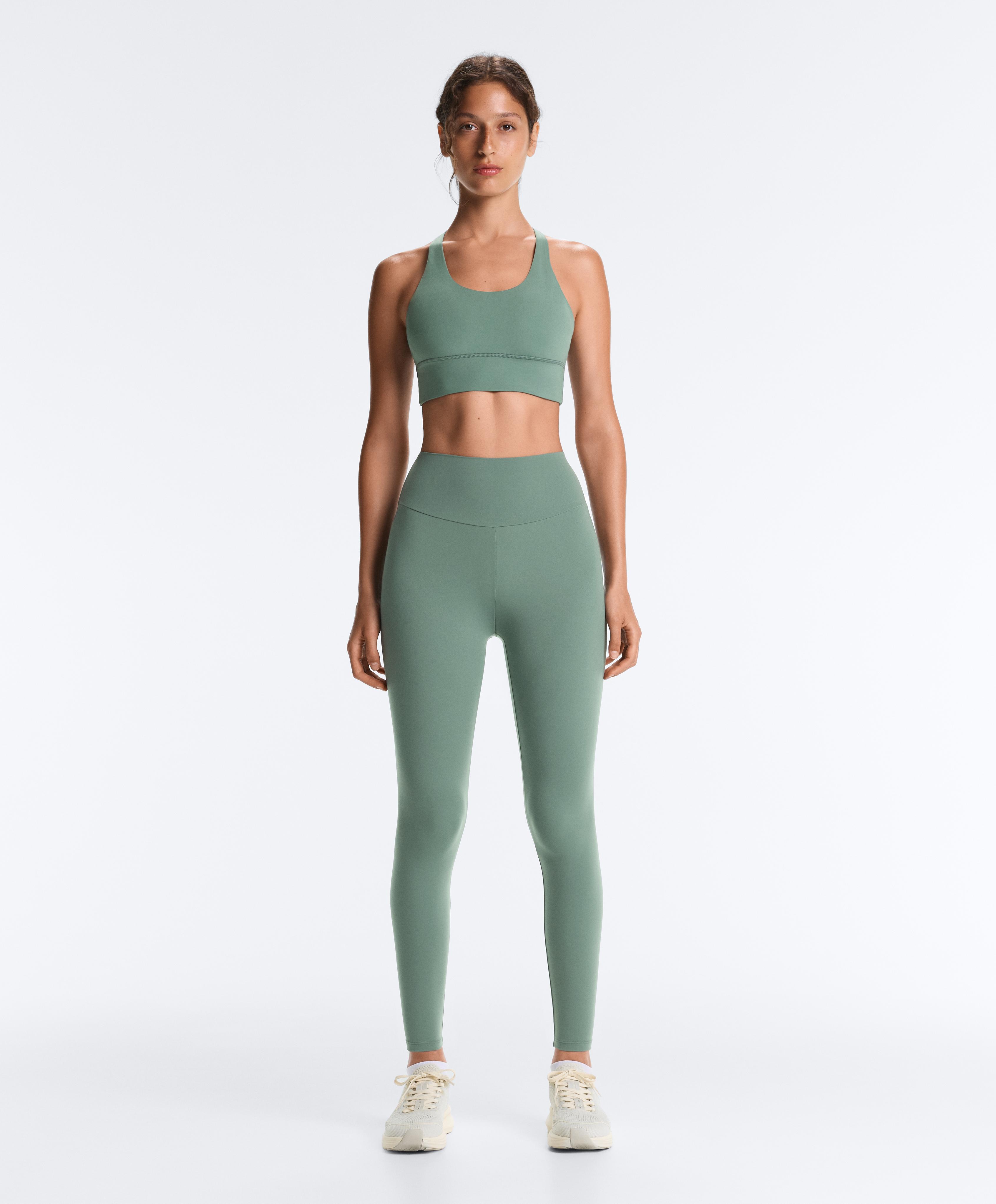 Medium-support Comfortlux sports bra with cups Medium-support Comfortlux sports bra with cups