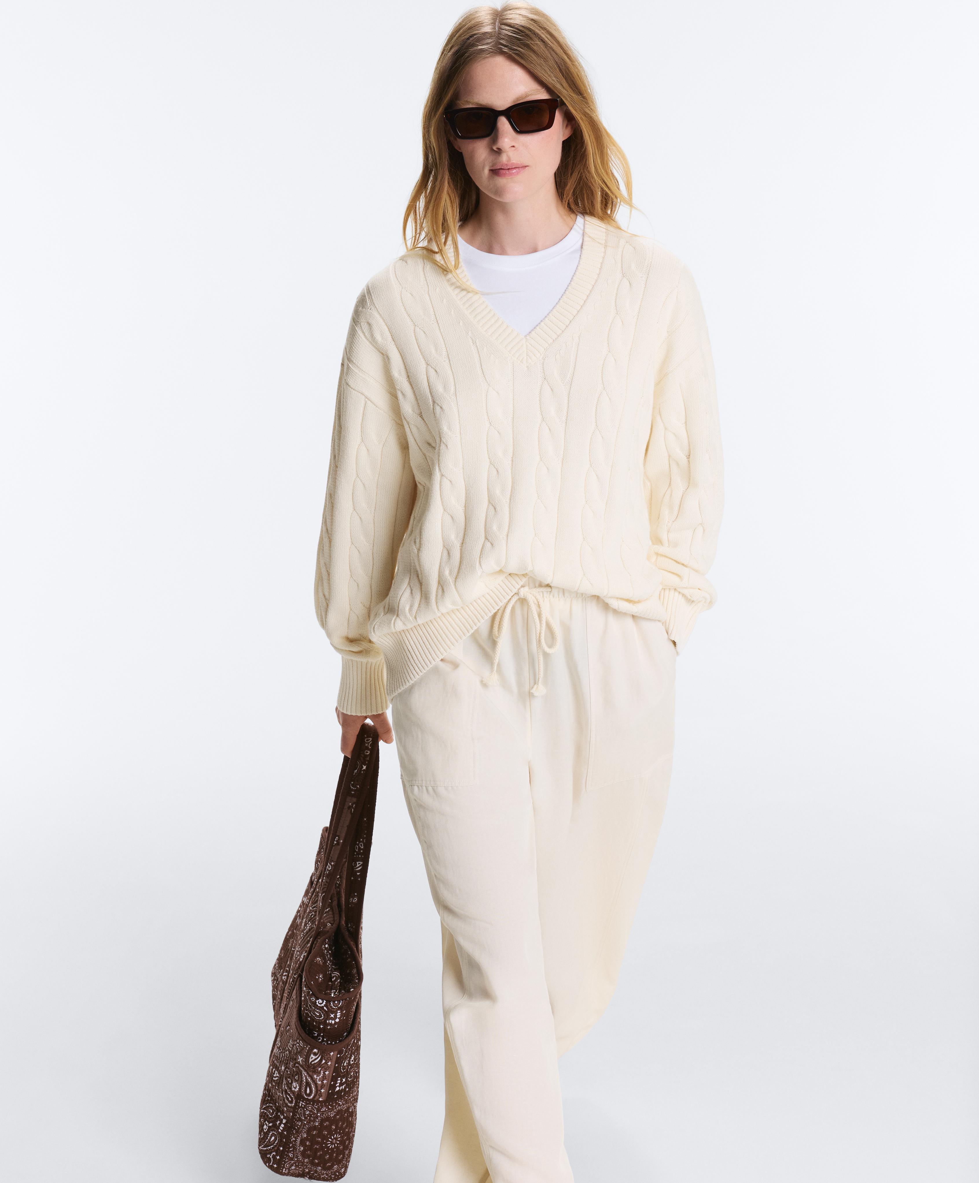 100% cotton cable knit V-neck jumper — PALE ECRU