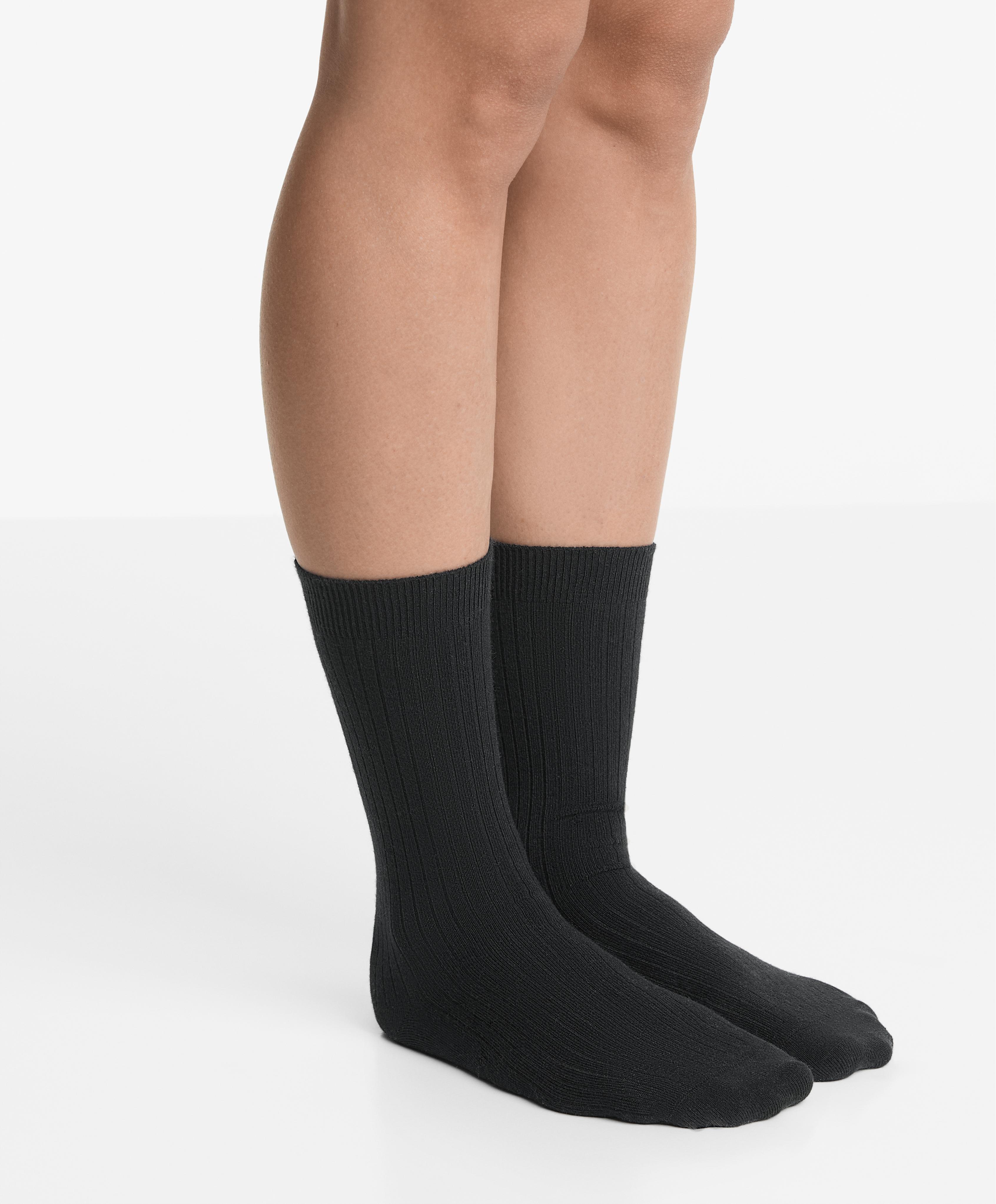 Modal blend classic socks with 13% cashmere — BLACK