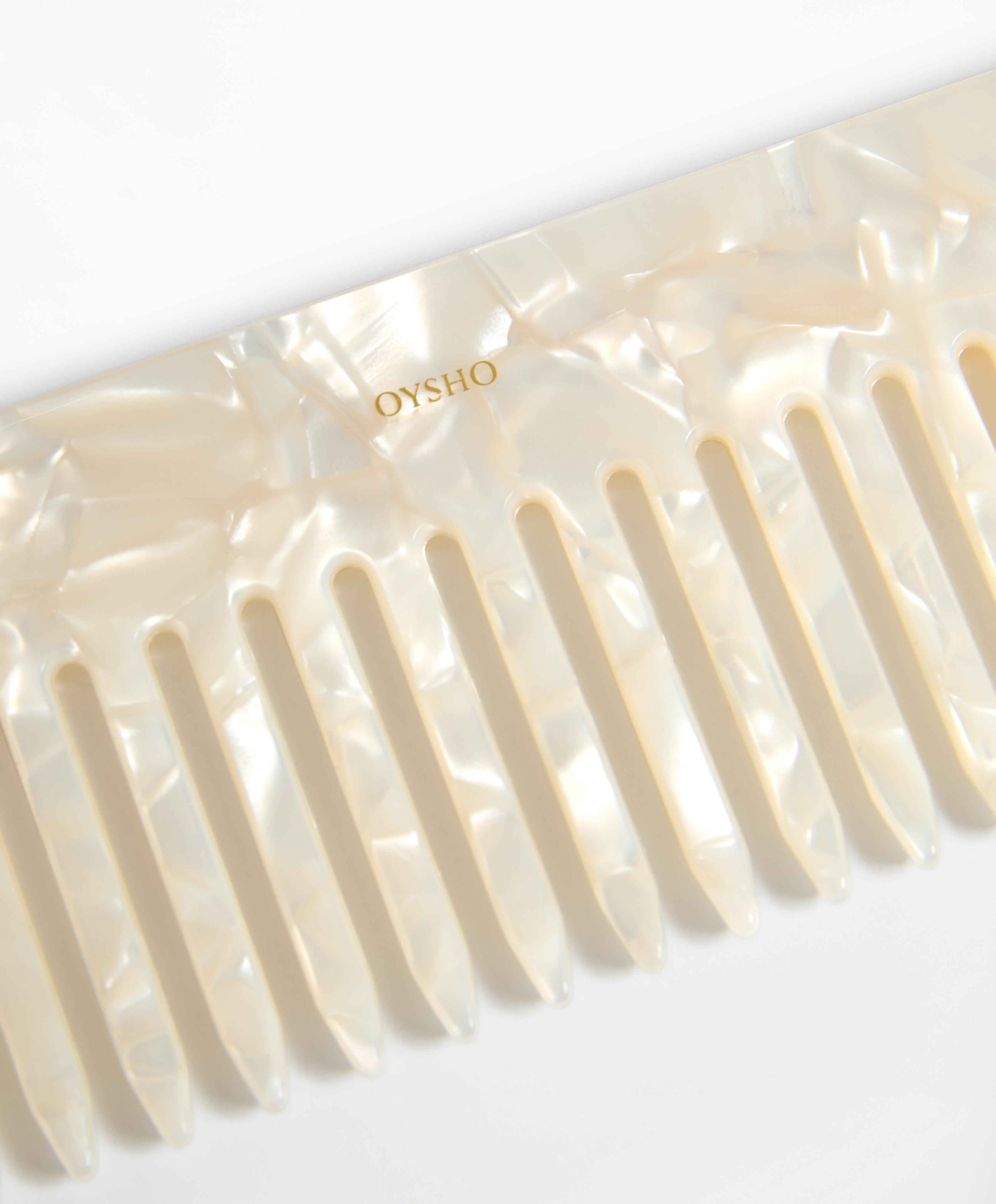 Faux-quartz comb