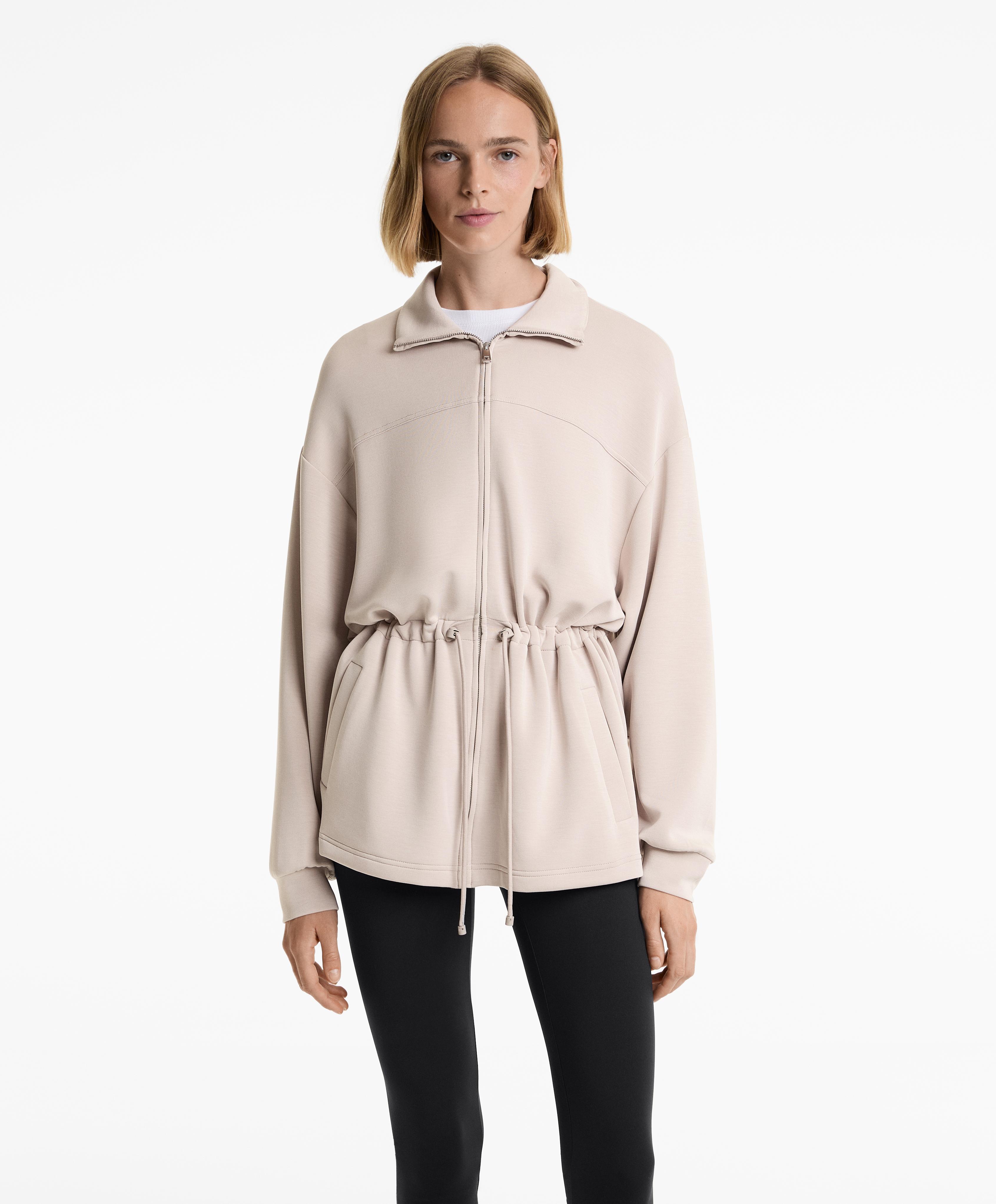 Veste longue avec poches contenant du modal Veste longue avec poches contenant du modal