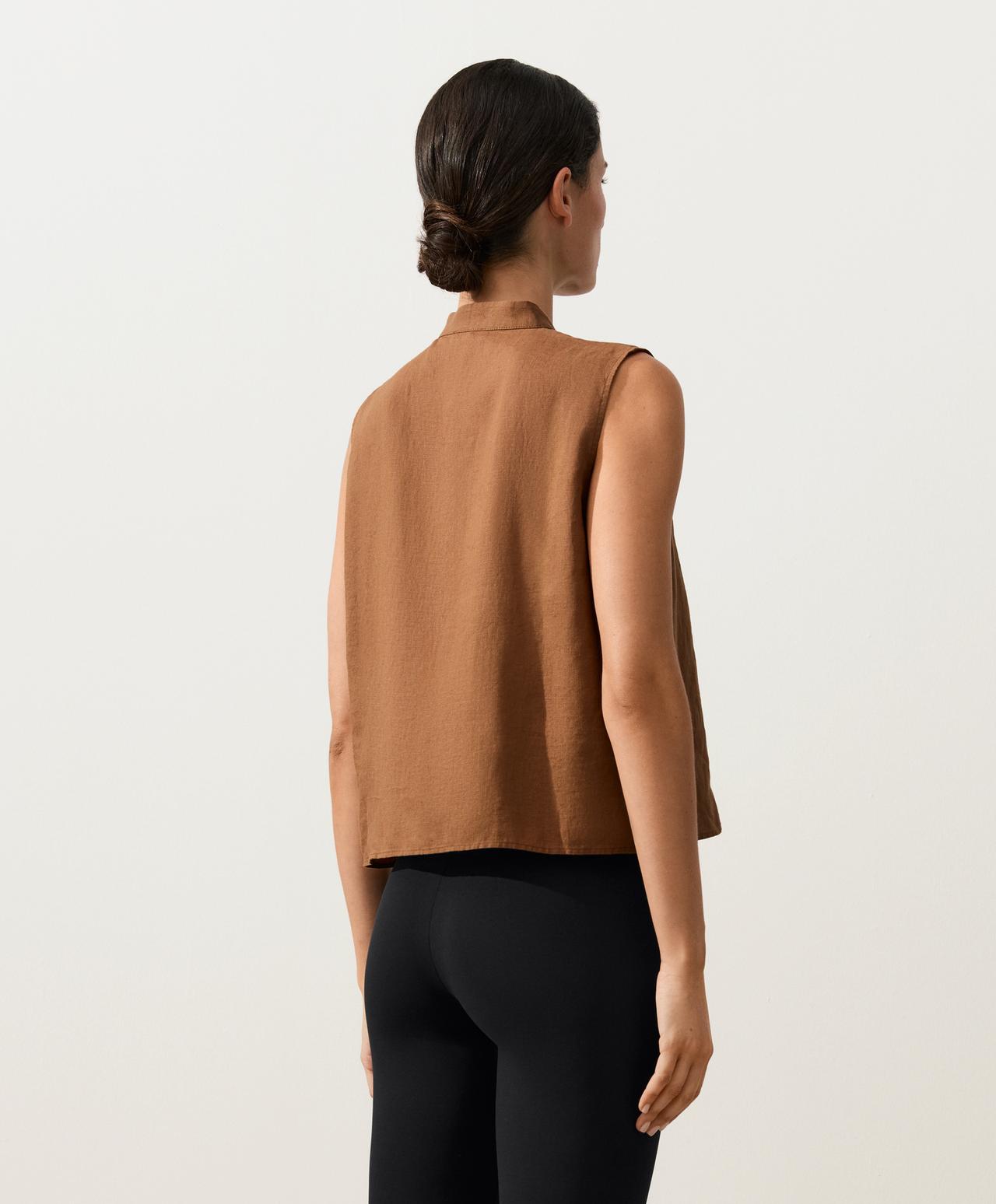 100% linen sleeveless stand-up collar shirt — TOFFEE