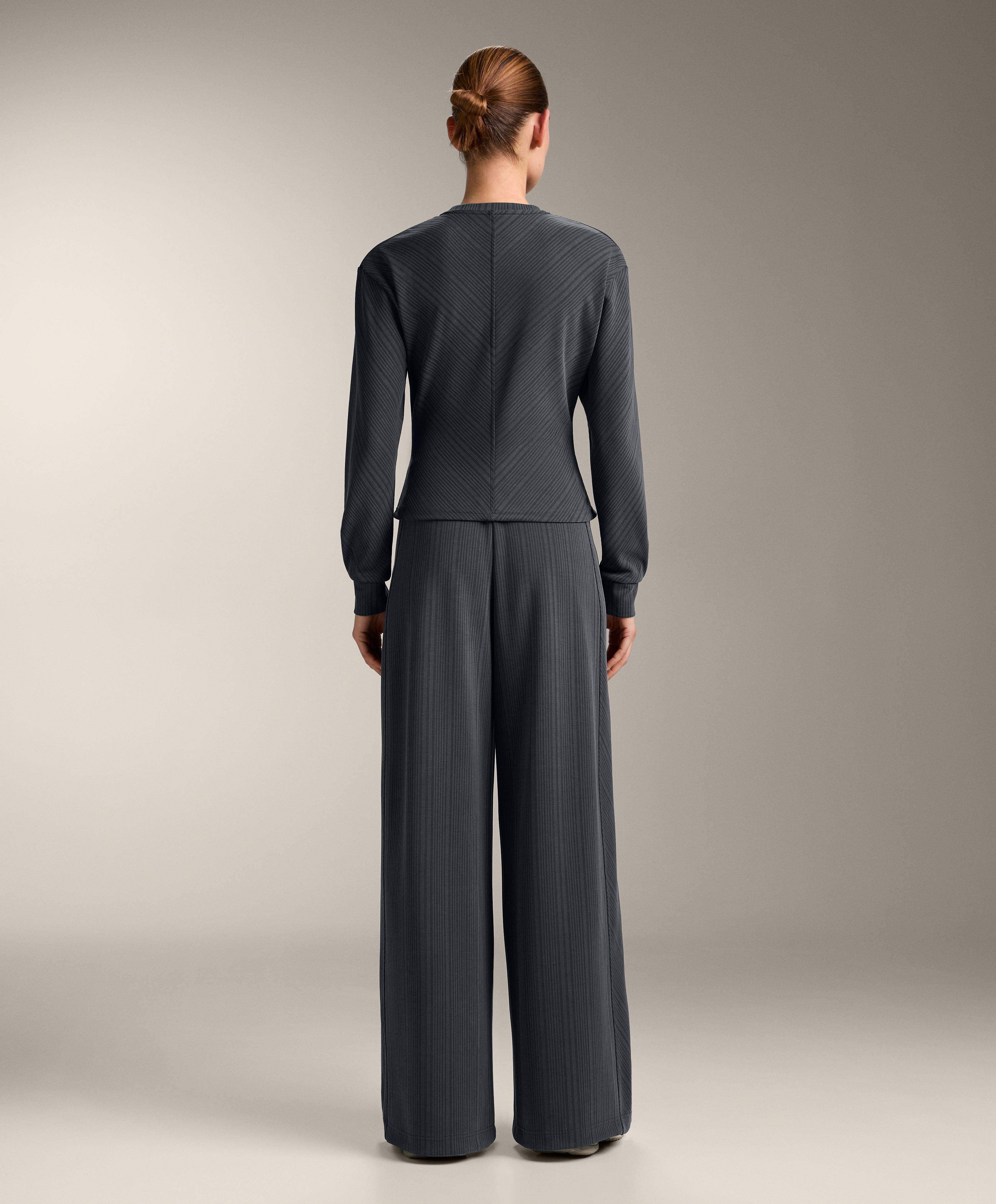 إطلالة كاملة مخططة غير متماثلة رمادي داكن