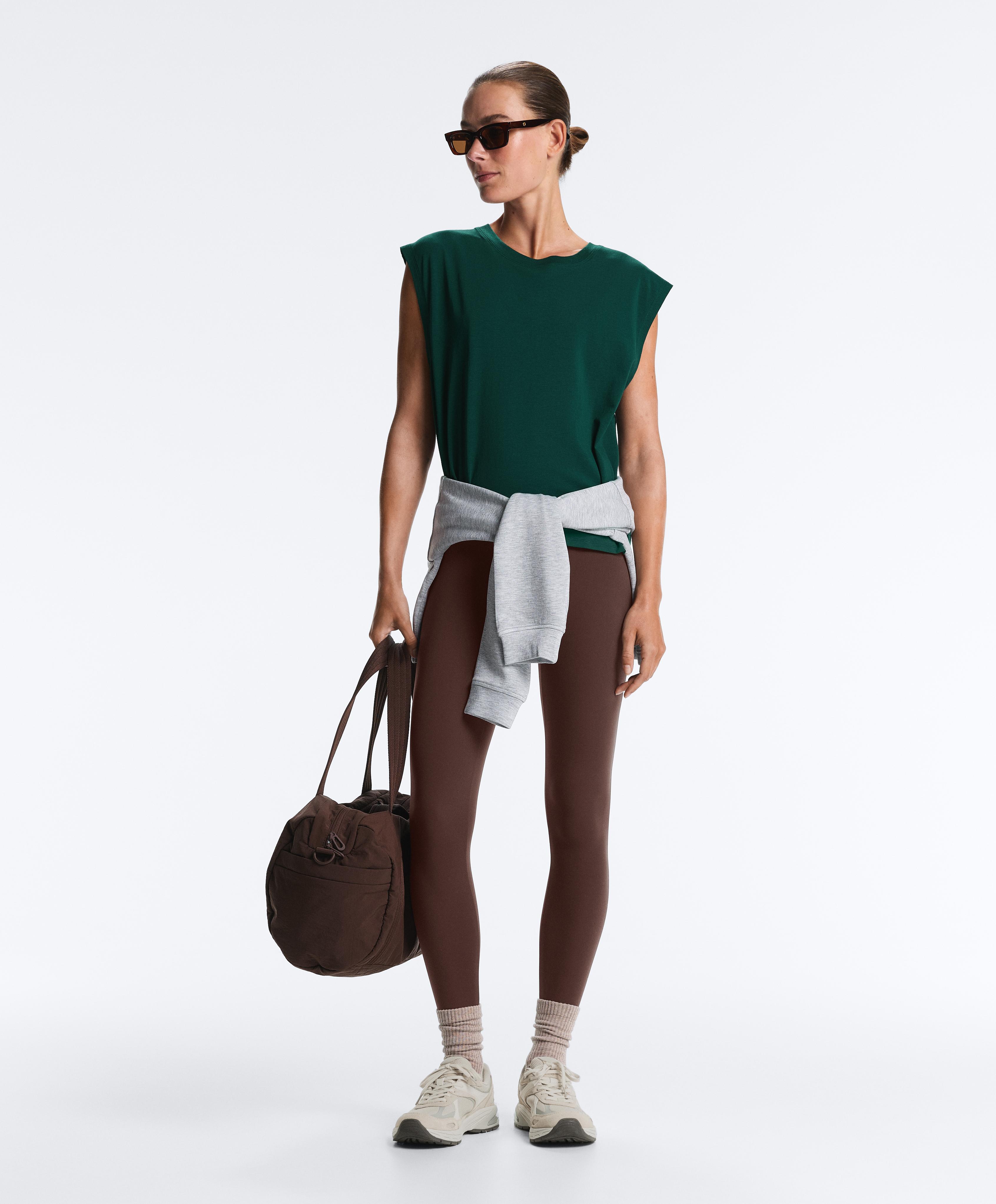 تيشيرت من دون أكمام من القطن الممزوج