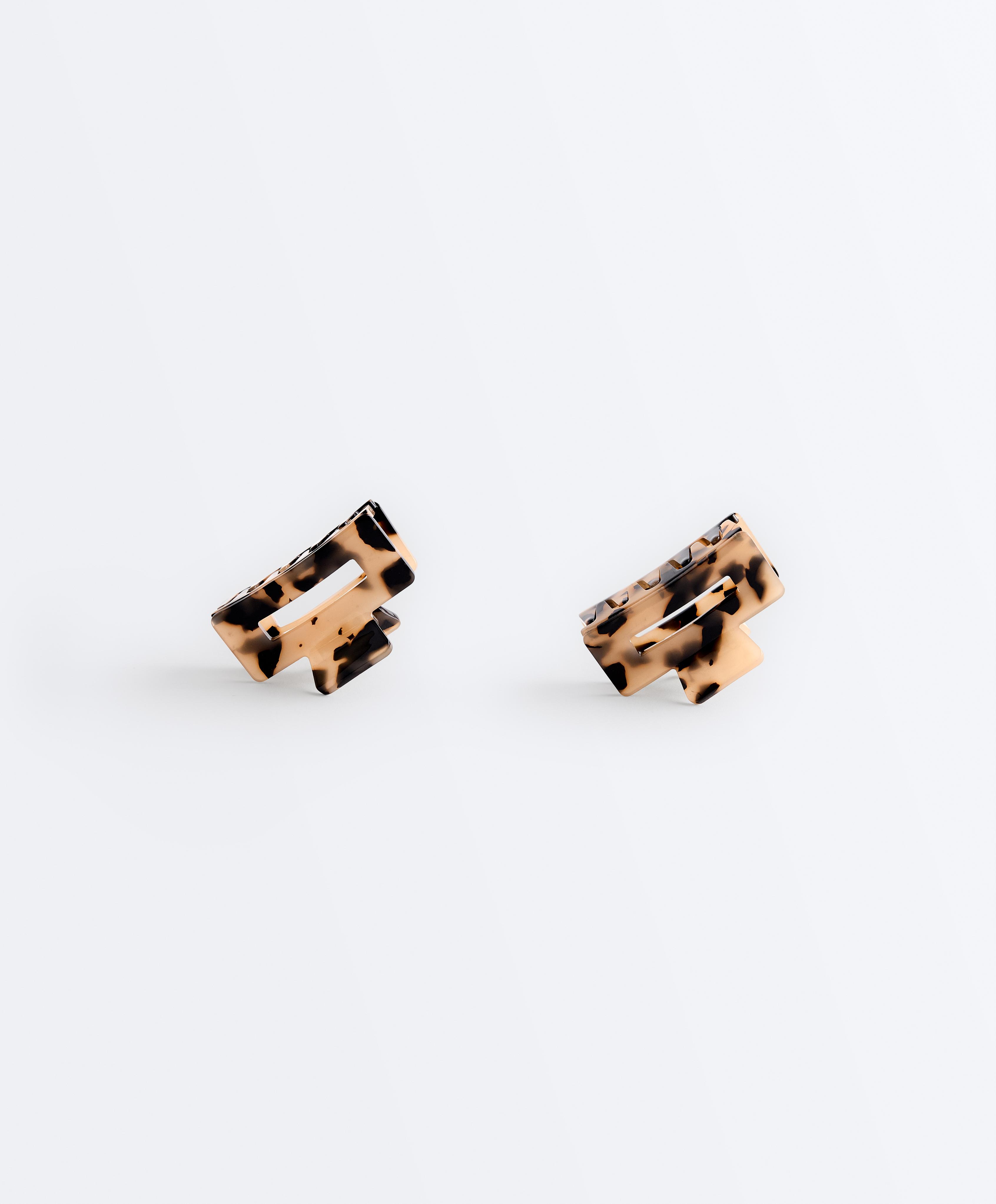 2 tortoiseshell square hair clips — BLACK
