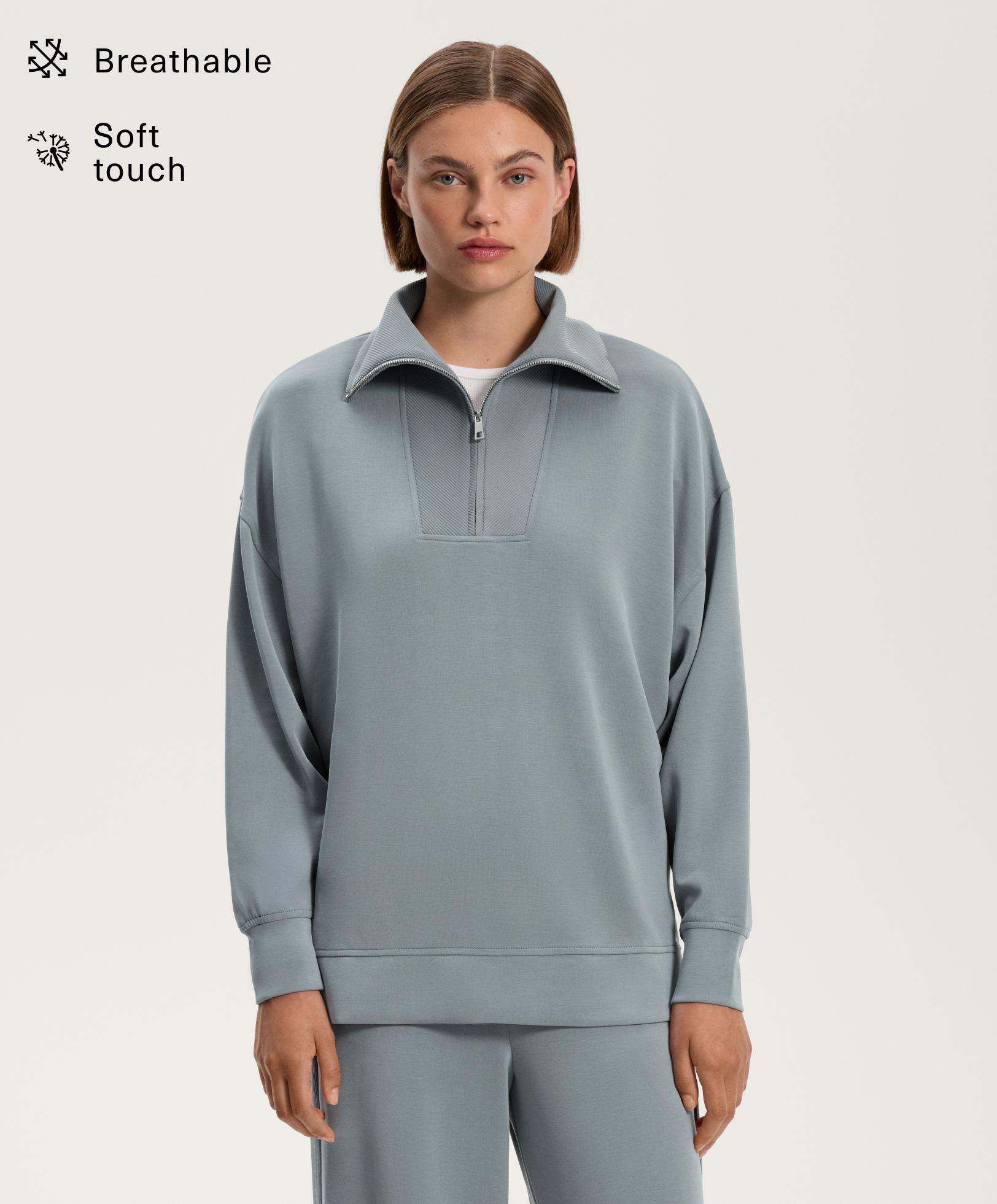 סווטשרט ארוך עם צווארון גבוה עם מודאל רך למגע