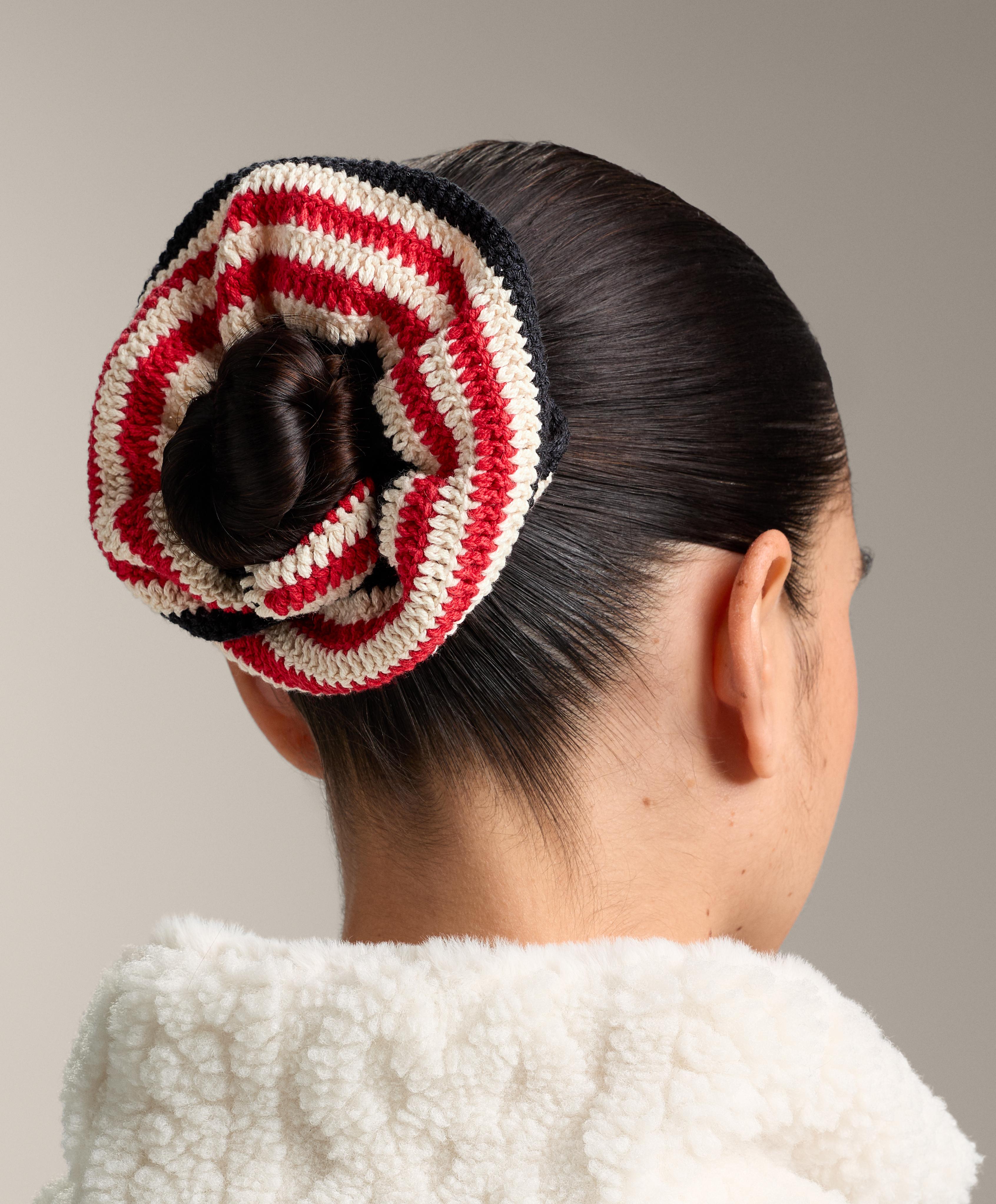 1 prugasta gumica za kosu od Pletena tkanina 1 prugasta gumica za kosu od Pletena tkanina