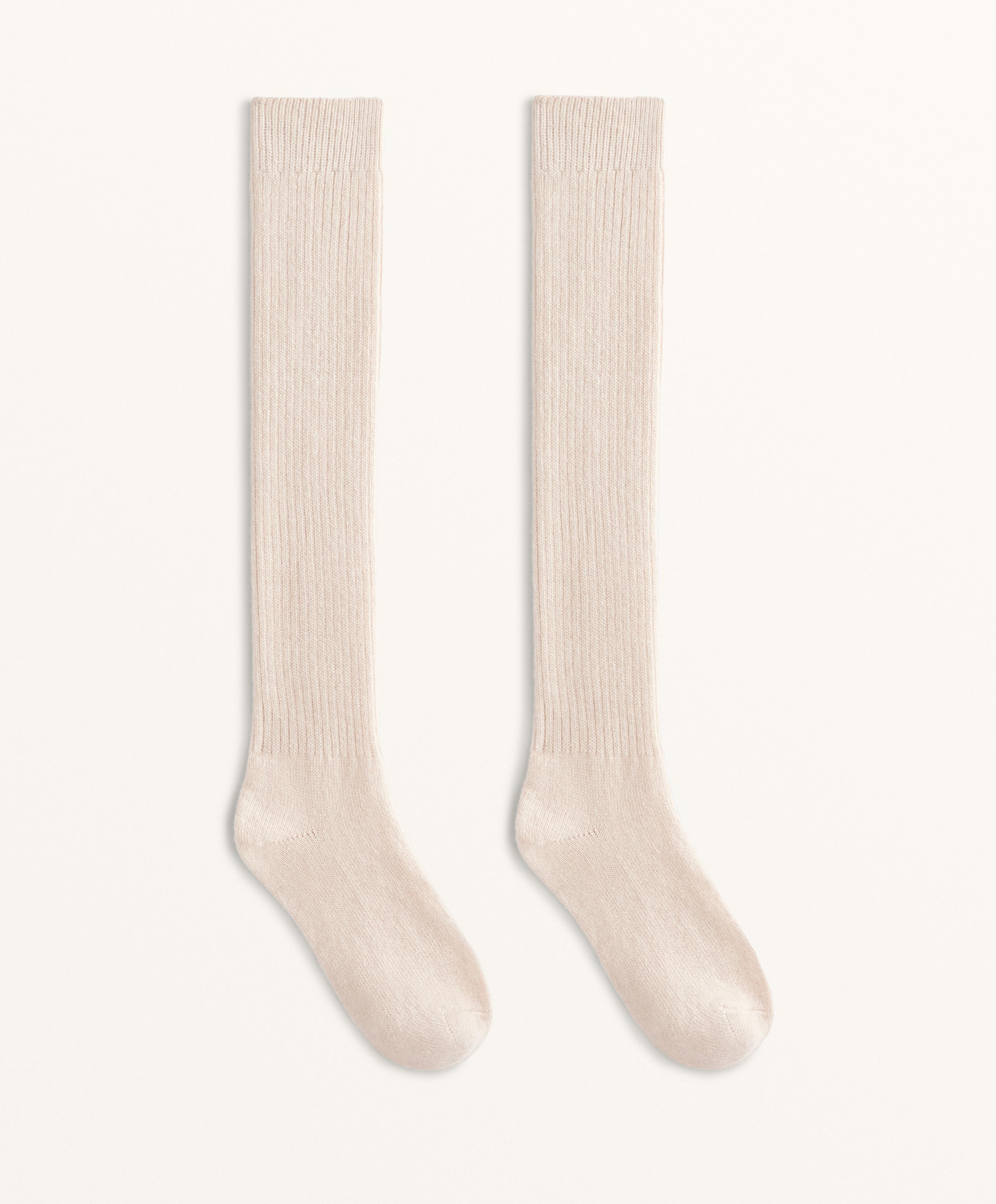 Lange Socken aus 21 % Kaschmir und 14 % Wolle Lange Socken aus 21 % Kaschmir und 14 % Wolle