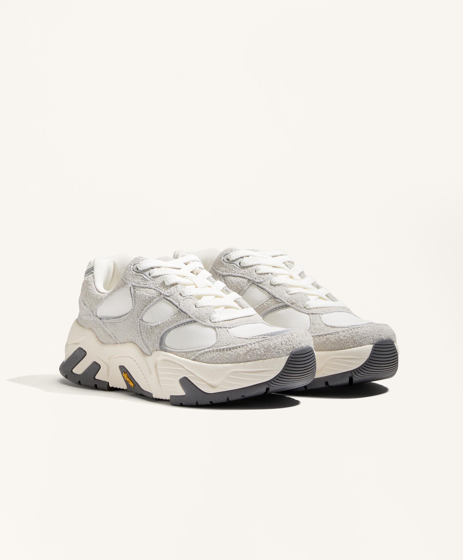 Vibram® XS TREK trainers | OYSHO United States