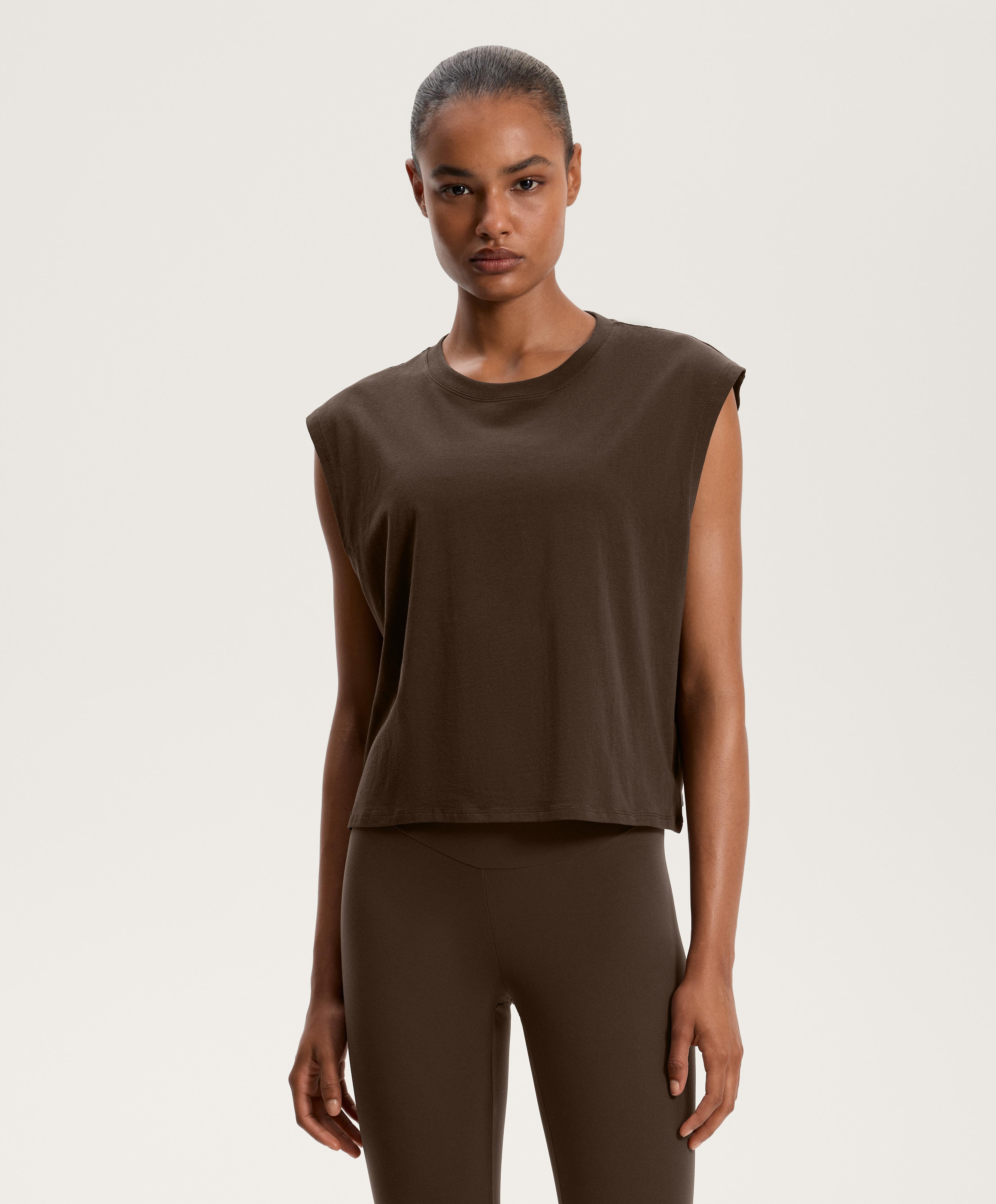 Cotton blend sleeveless seamless T-shirt