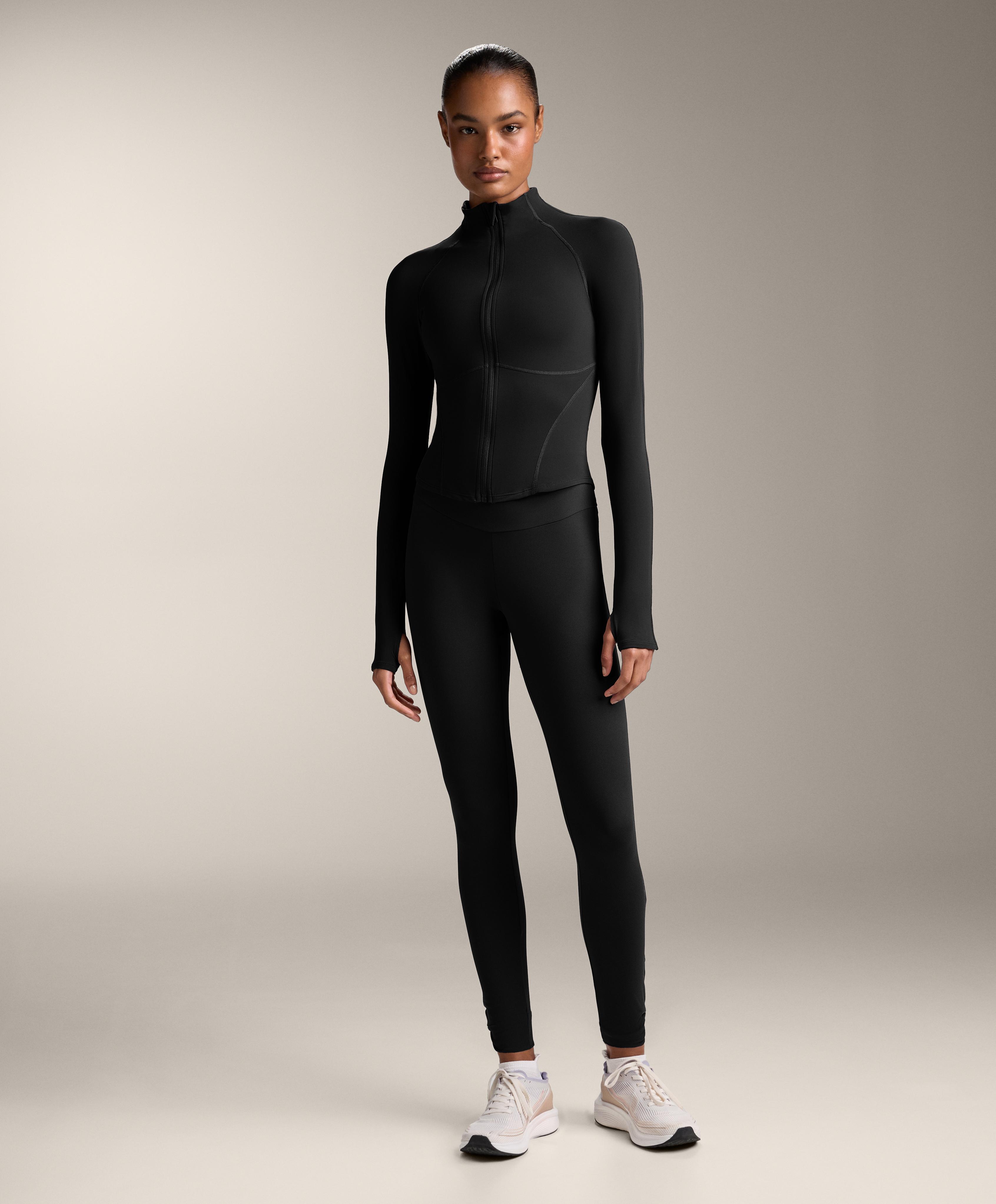 Comfortluxlu siyah dikişli, hafif sıcak Total look koşu takımı