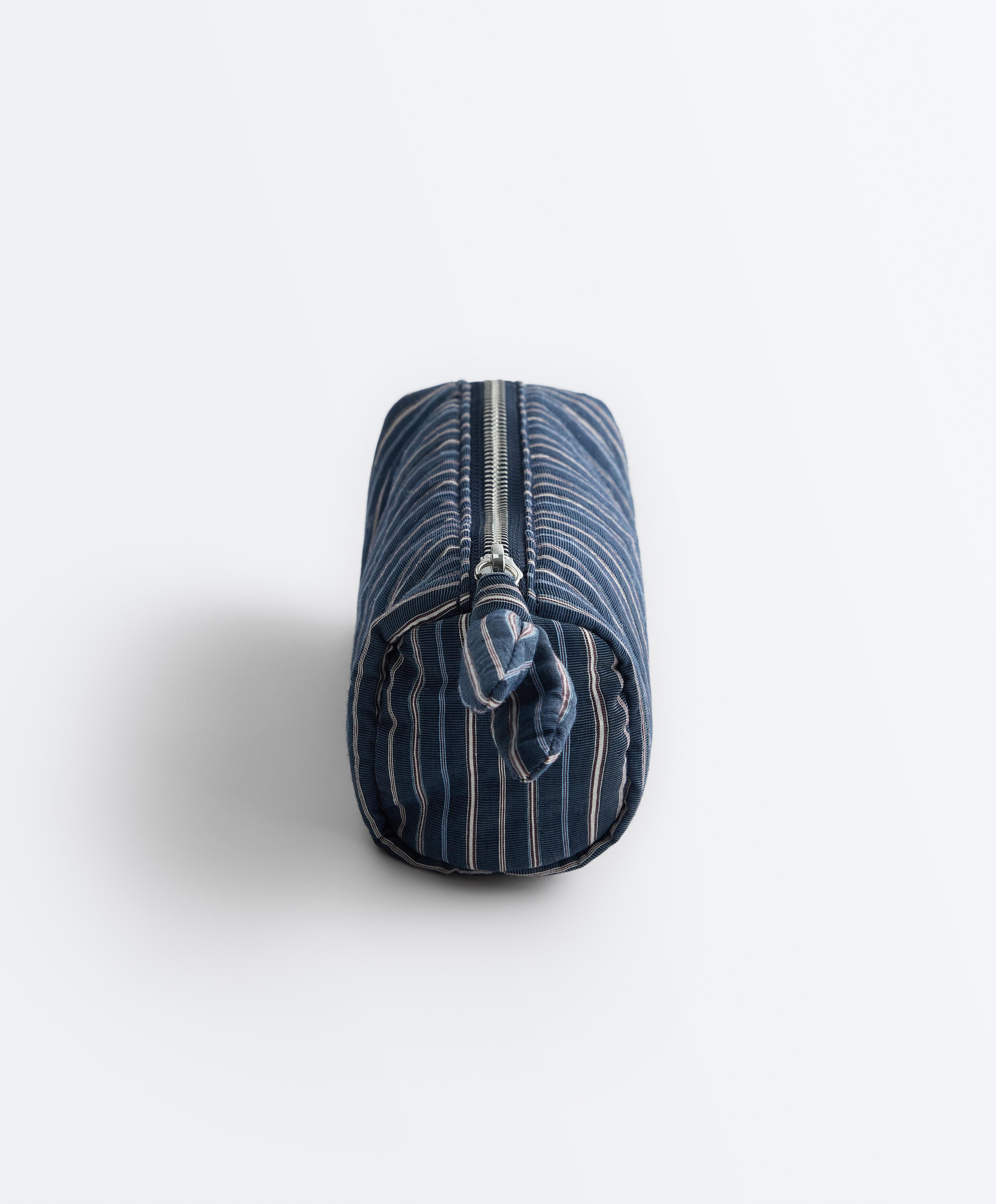 Sõlmega triibuline tualett-tarvete kott