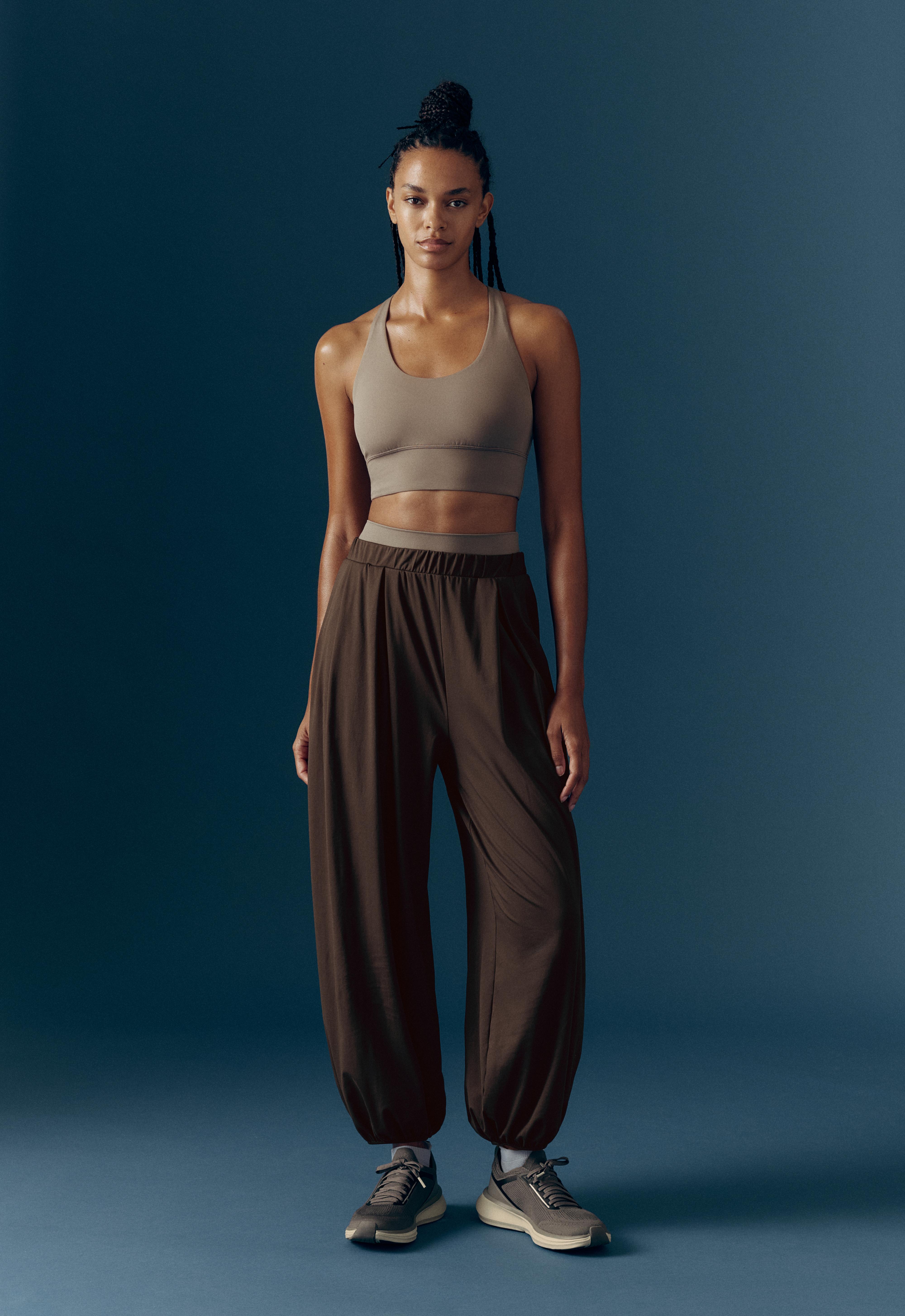 Comfortlux high-waisted pleated joggers — BROWN