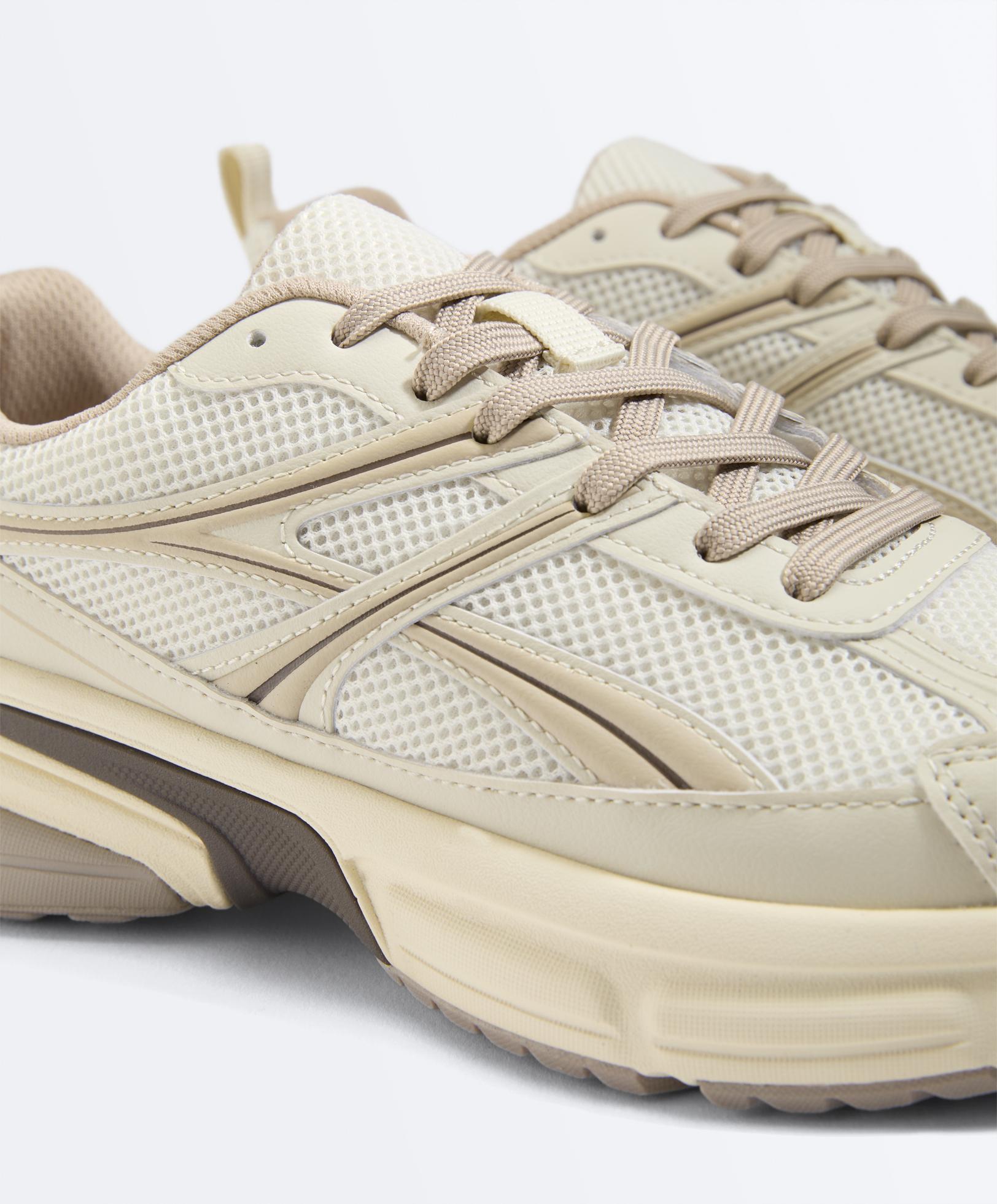 Running-style trainers — SAND