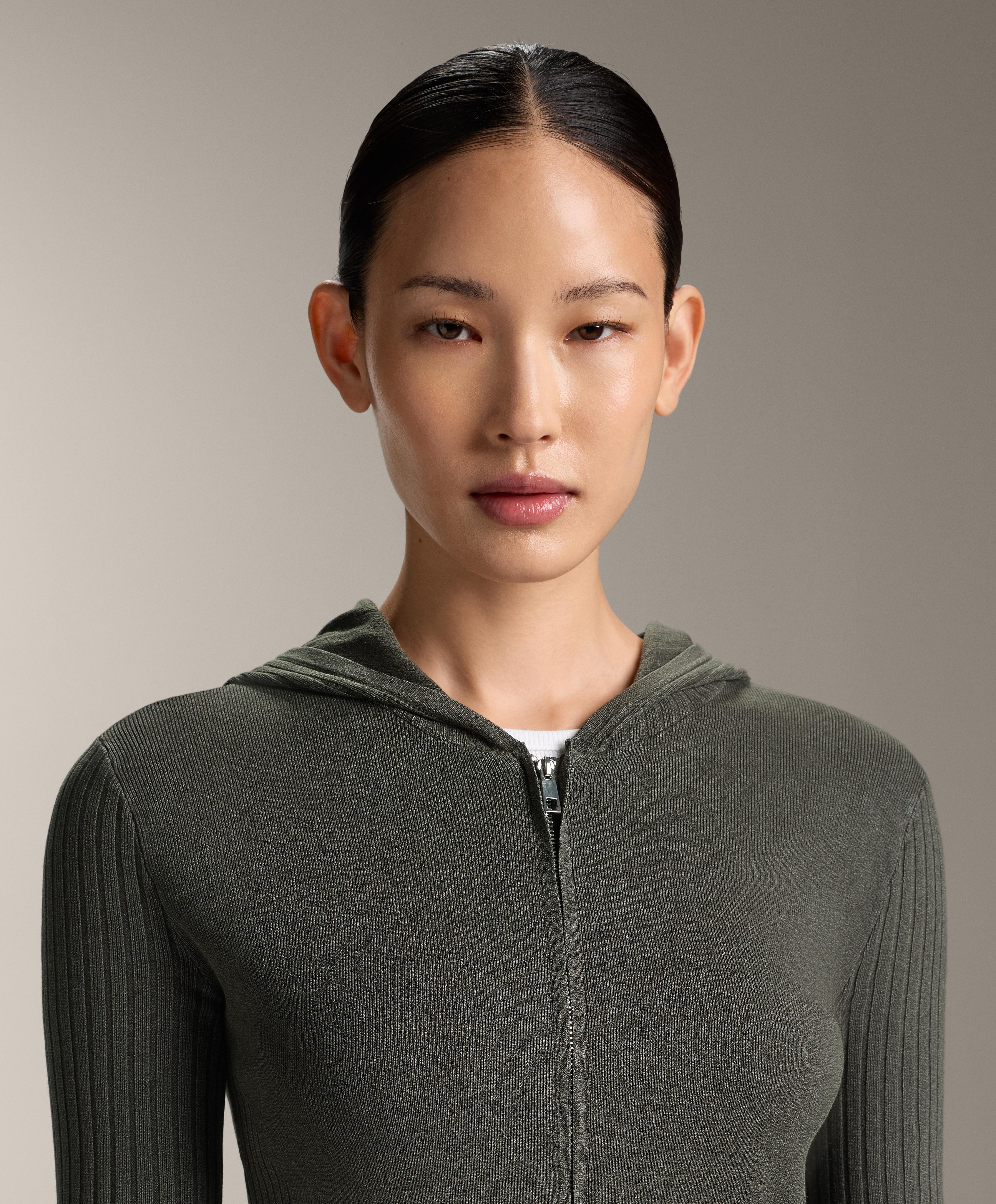 Slim Fit pletena jakna s kapuljačom Slim Fit pletena jakna s kapuljačom