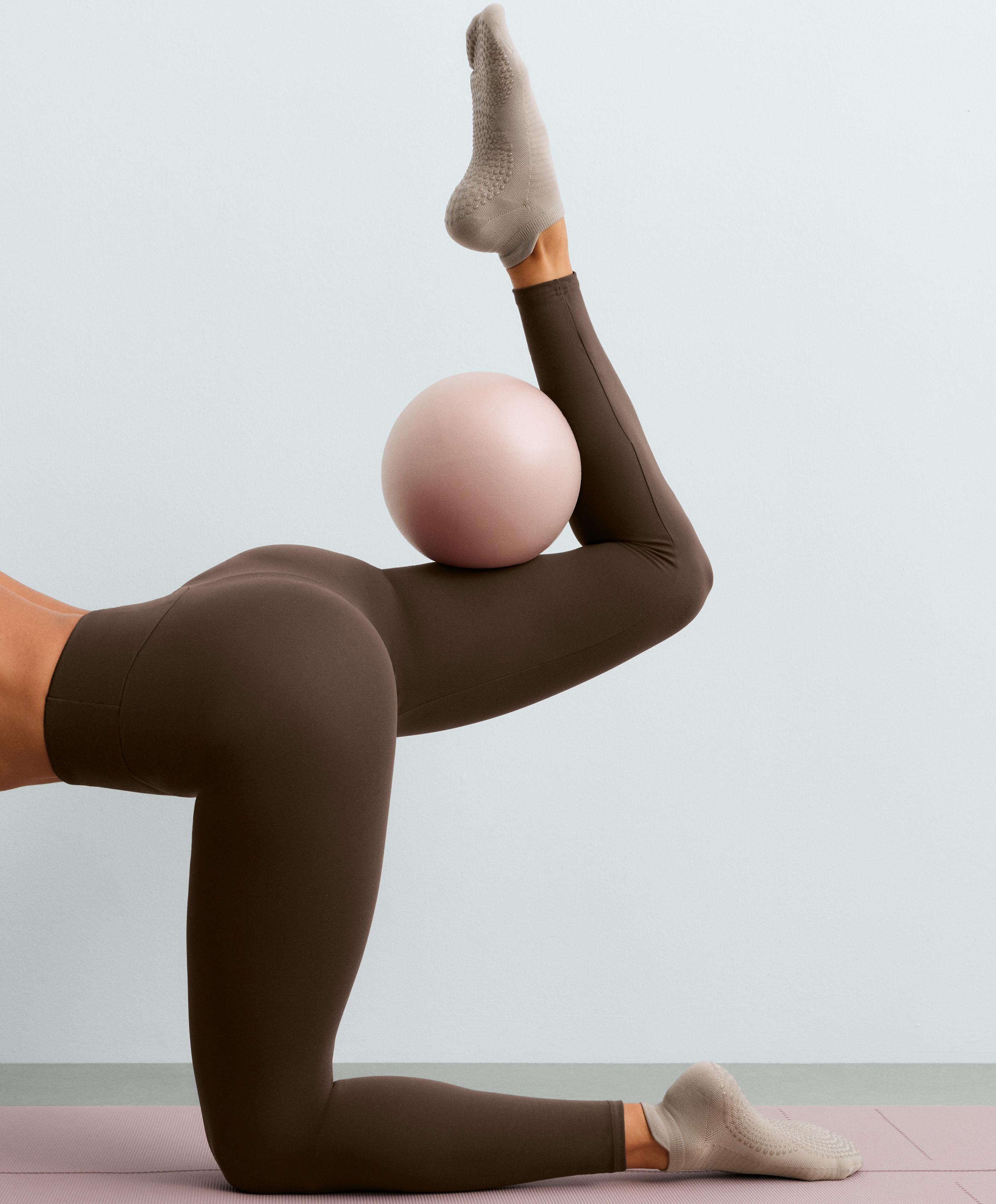 2 pairs of polyamide blend yoga and Pilates sneaker socks — TAUPE