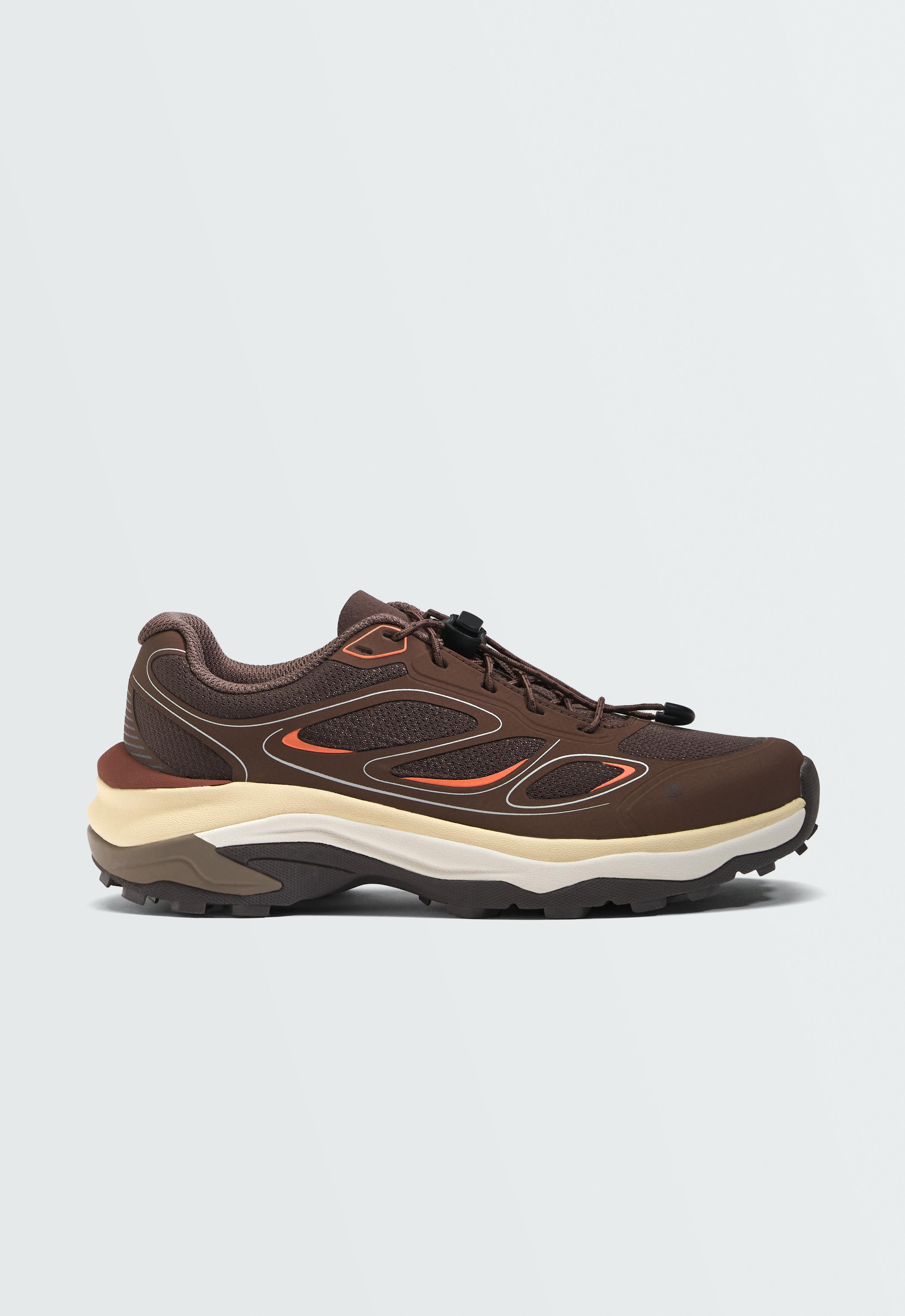 Mountain-style trainers — BROWN