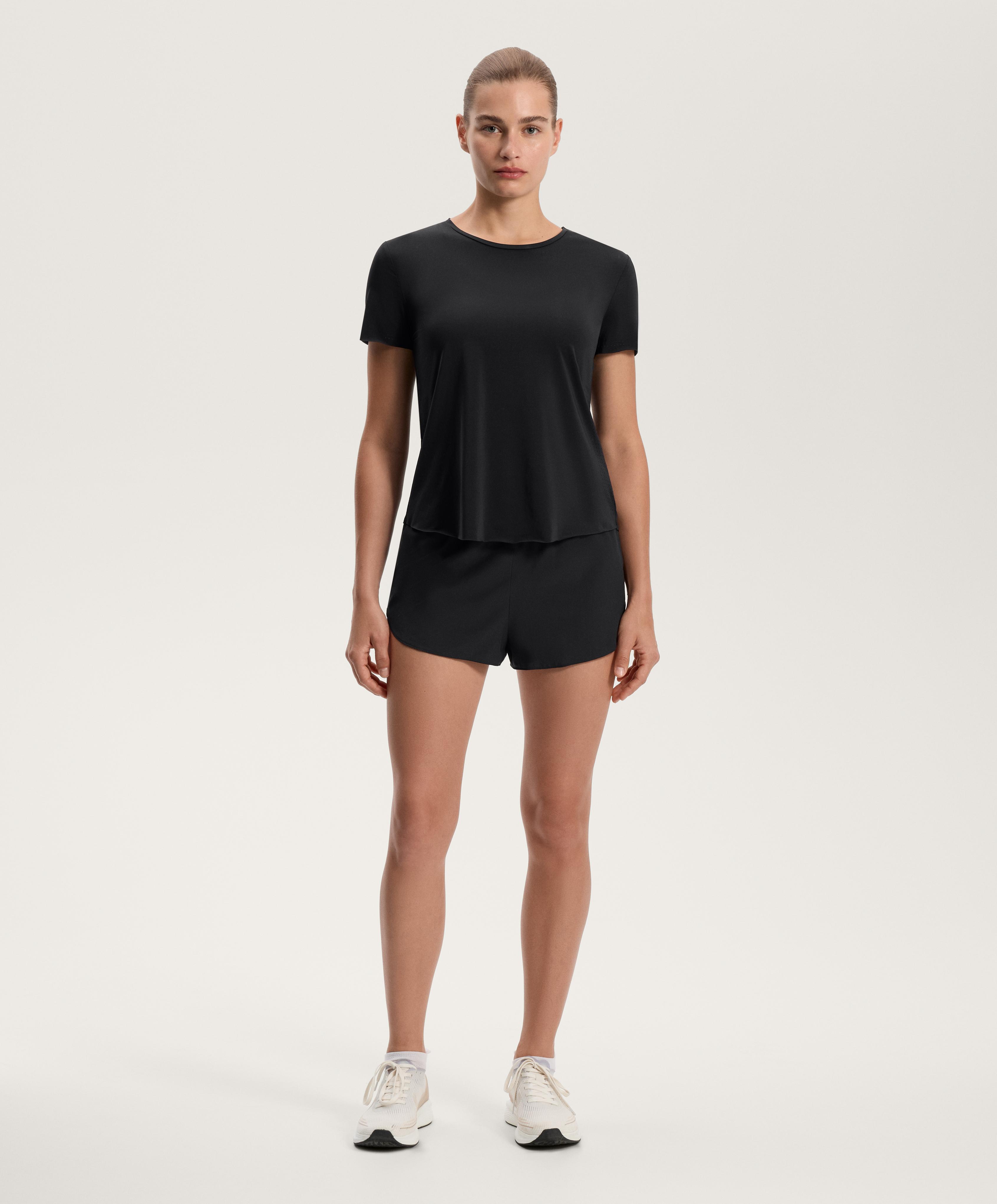 تيشيرت تقني بأكمام قصيرة وثقوب دقيقة - تنزيلات