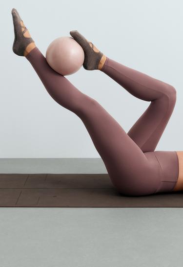 2 pairs of cotton blend yoga and Pilates trainer socks — BROWN 4