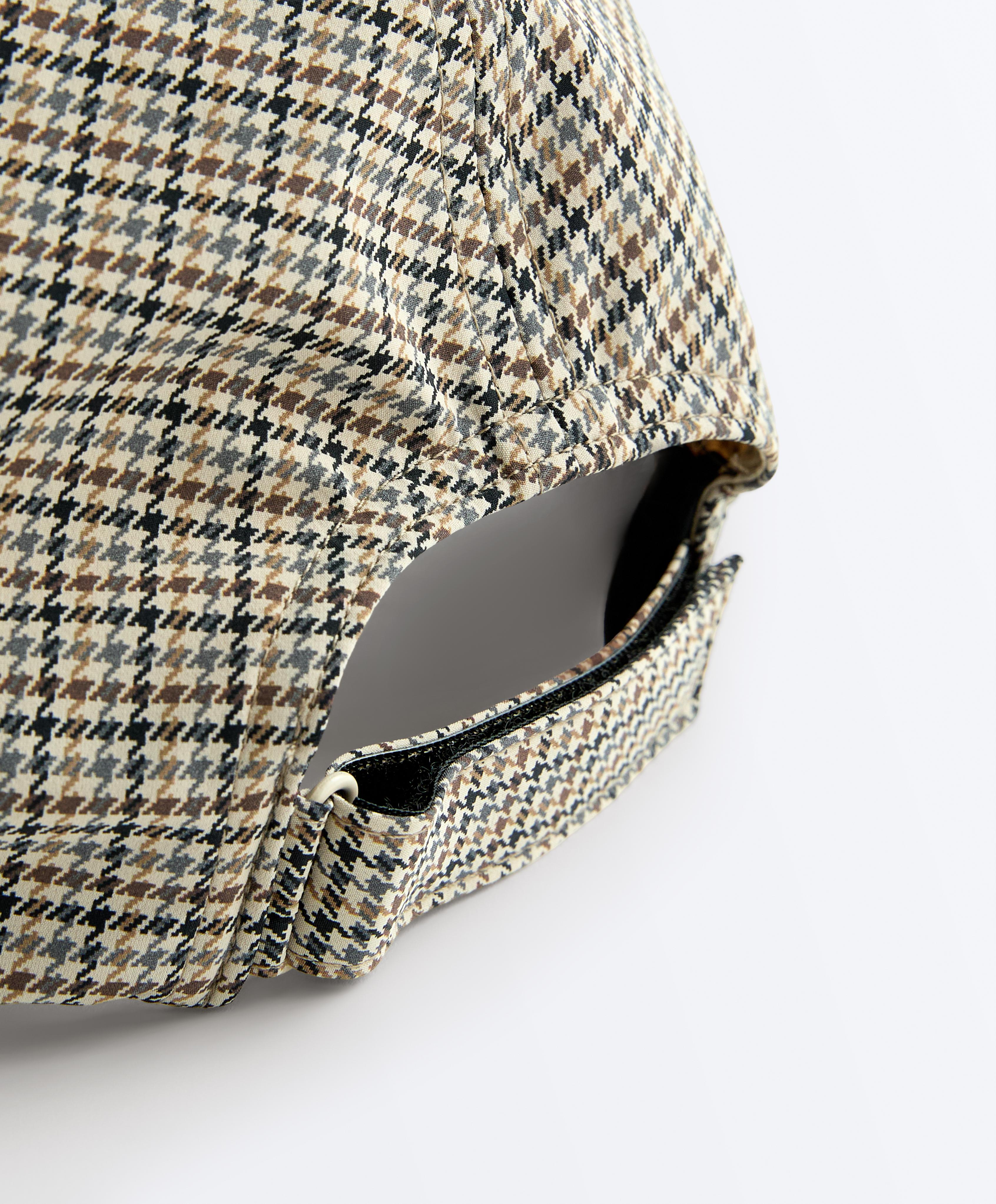 Houndstooth print cap — PALE ECRU