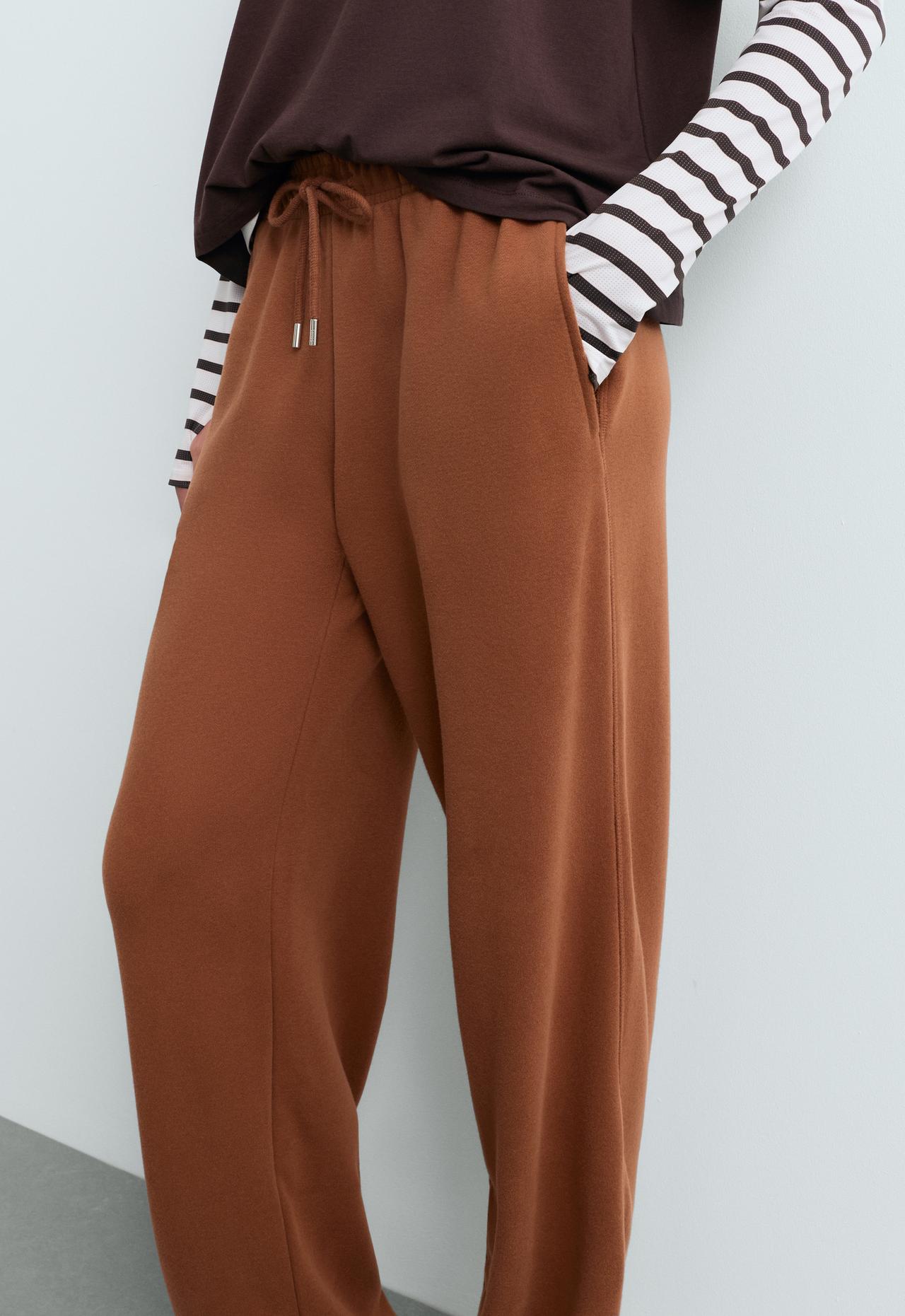 Adjustable cotton-blend fleece straight trousers — DARK CAMEL