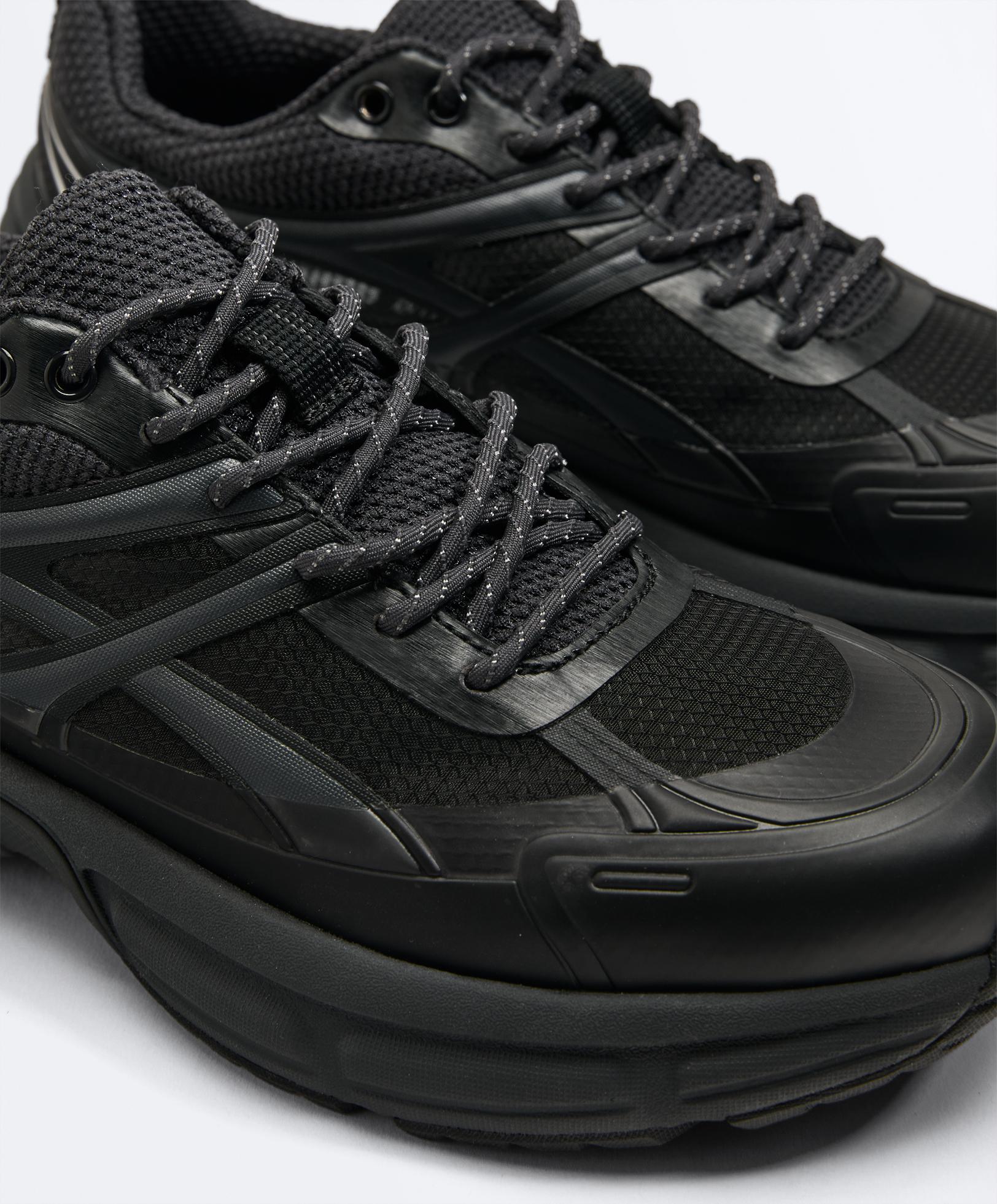 Running-style trainers — BLACK